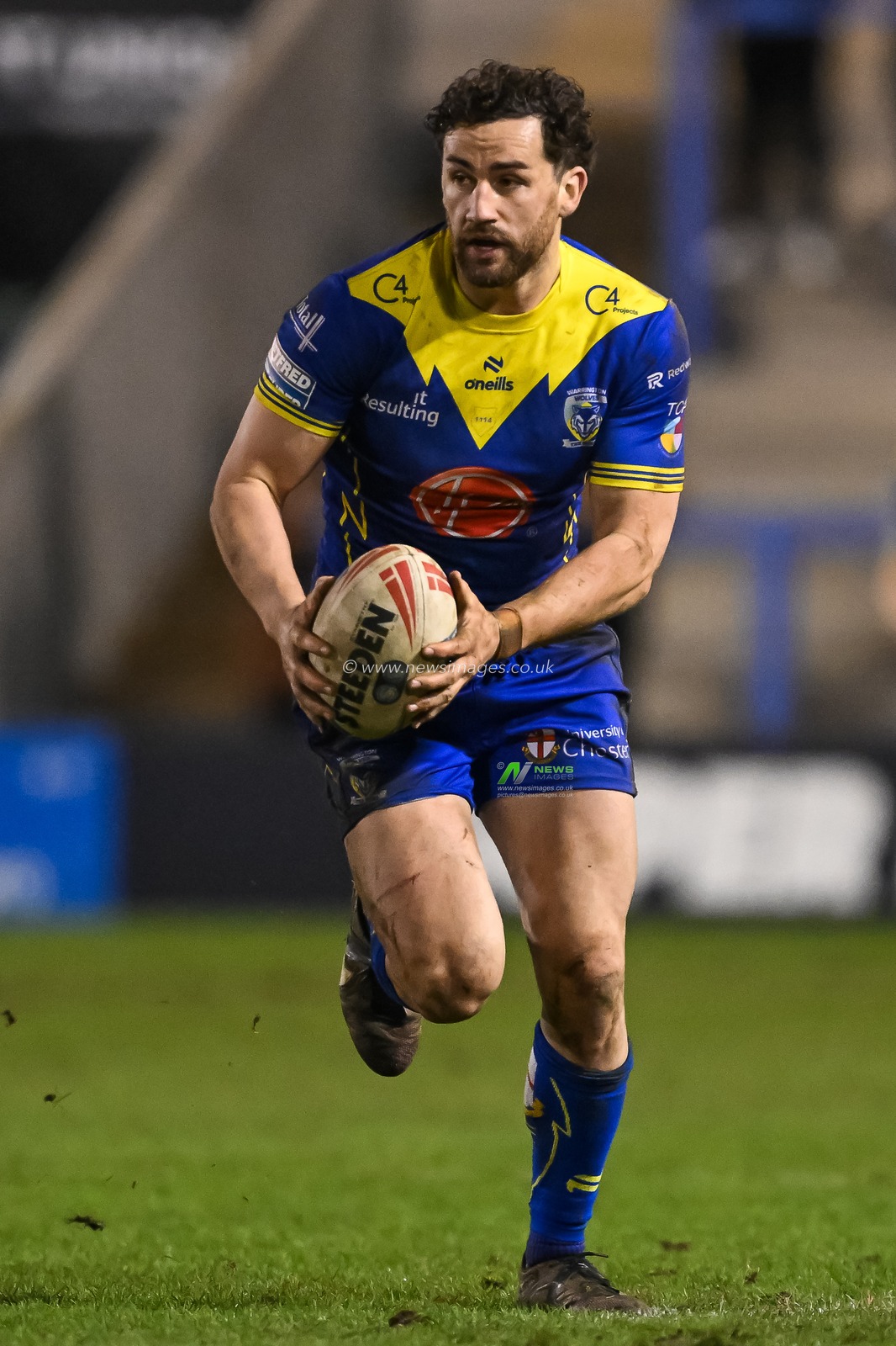 Toby King of Warrington Wolves makes a break during the Betfred Super League Round 3 match Warrington Wolves vs Castleford Tigers at Halliwell Jones Stadium, Warrington, United Kingdom, 1st March 2024

(Photo by Craig Thomas/News Images)