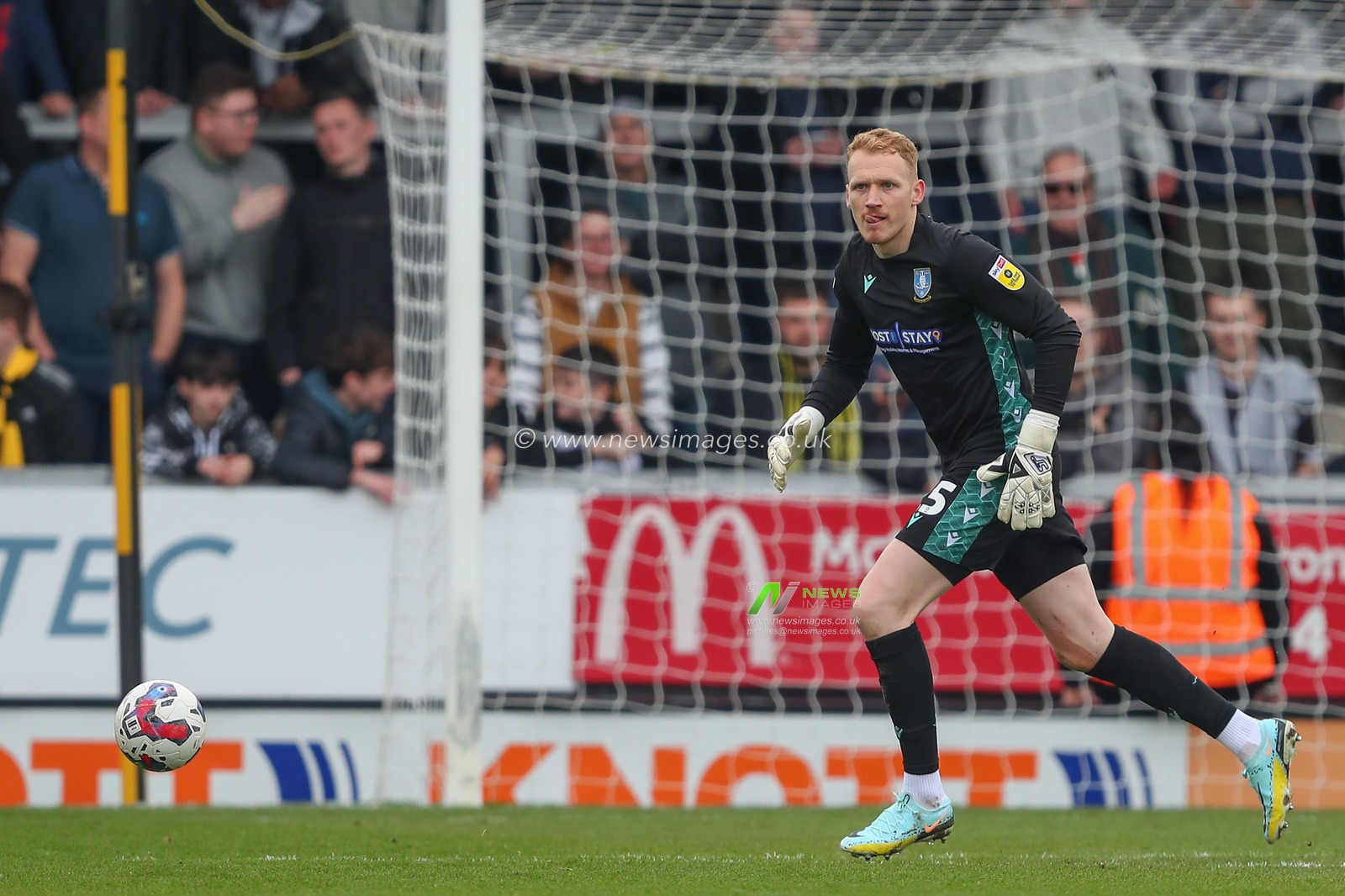 Cameron Dawson #25 of Sheffield Wednesday during the Sky Bet League 1 match Burton Albion vs Sheffield Wednesday at Pirelli Stadium, Burton upon Trent, United Kingdom, 15th April 2023

(Photo by Gareth Evans/News Images)
