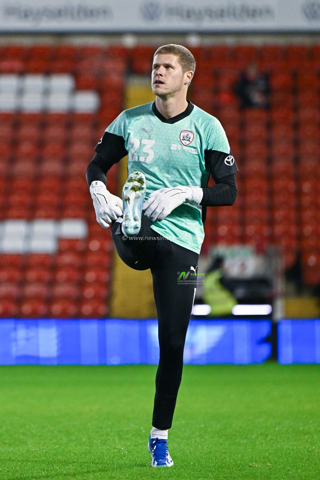 Ben Killip #23 of Barnsley warms up ahead of the match, during the Sky Bet League 1 match Barnsley vs Wycombe Wanderers at Oakwell, Barnsley, United Kingdom, 28th November 2023

(Photo by Cody Froggatt/News Images)