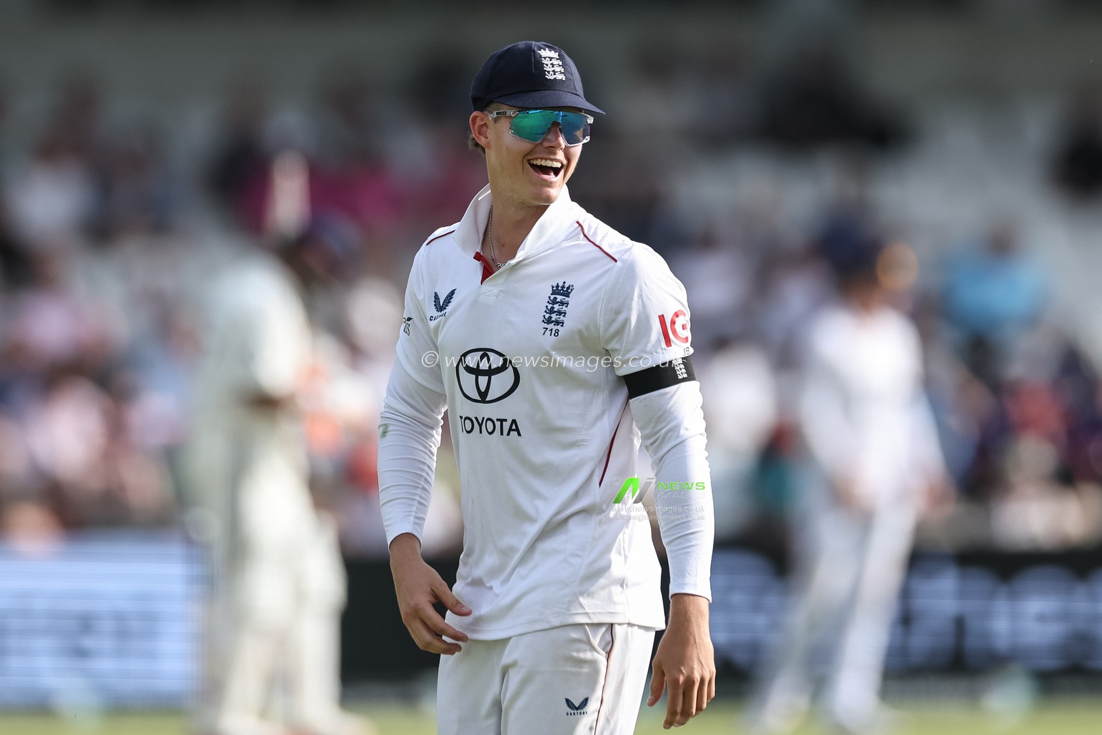 Jacob Bethell of England smiles as he takes to the field of play during the 1st Rothesay Test Match Day 1 England vs India at Headingley Cricket Ground, Leeds, United Kingdom, 20th June 2025

(Photo by Mark Cosgrove/News Images)
