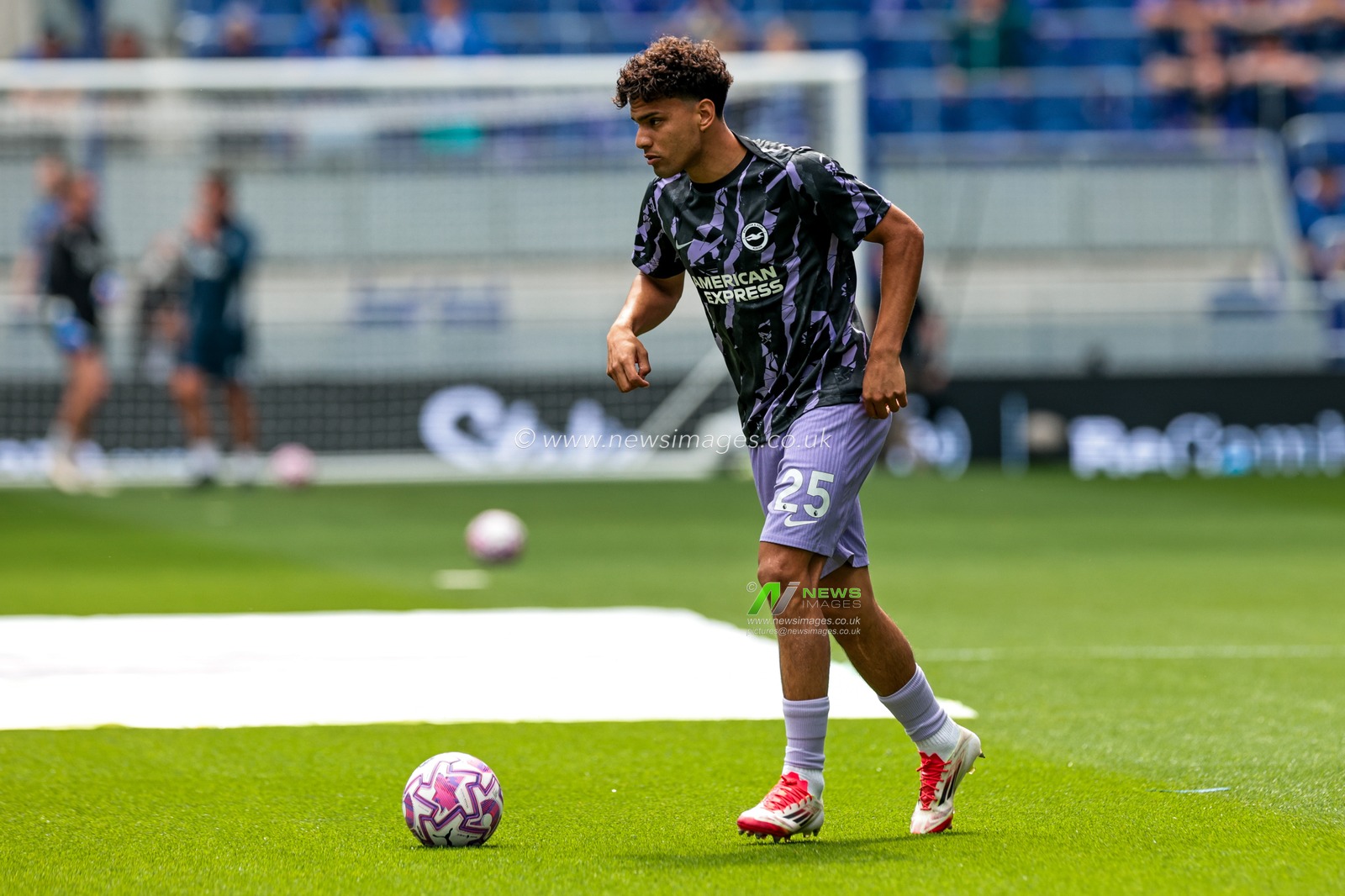 Diego Gomez of Brighton & Hove Albion warms up prior to the Premier League match Everton vs Brighton and Hove Albion at Hill Dickinson Stadium, Liverpool, United Kingdom, 24th August 2025

(Photo by Mark Cosgrove/News Images)