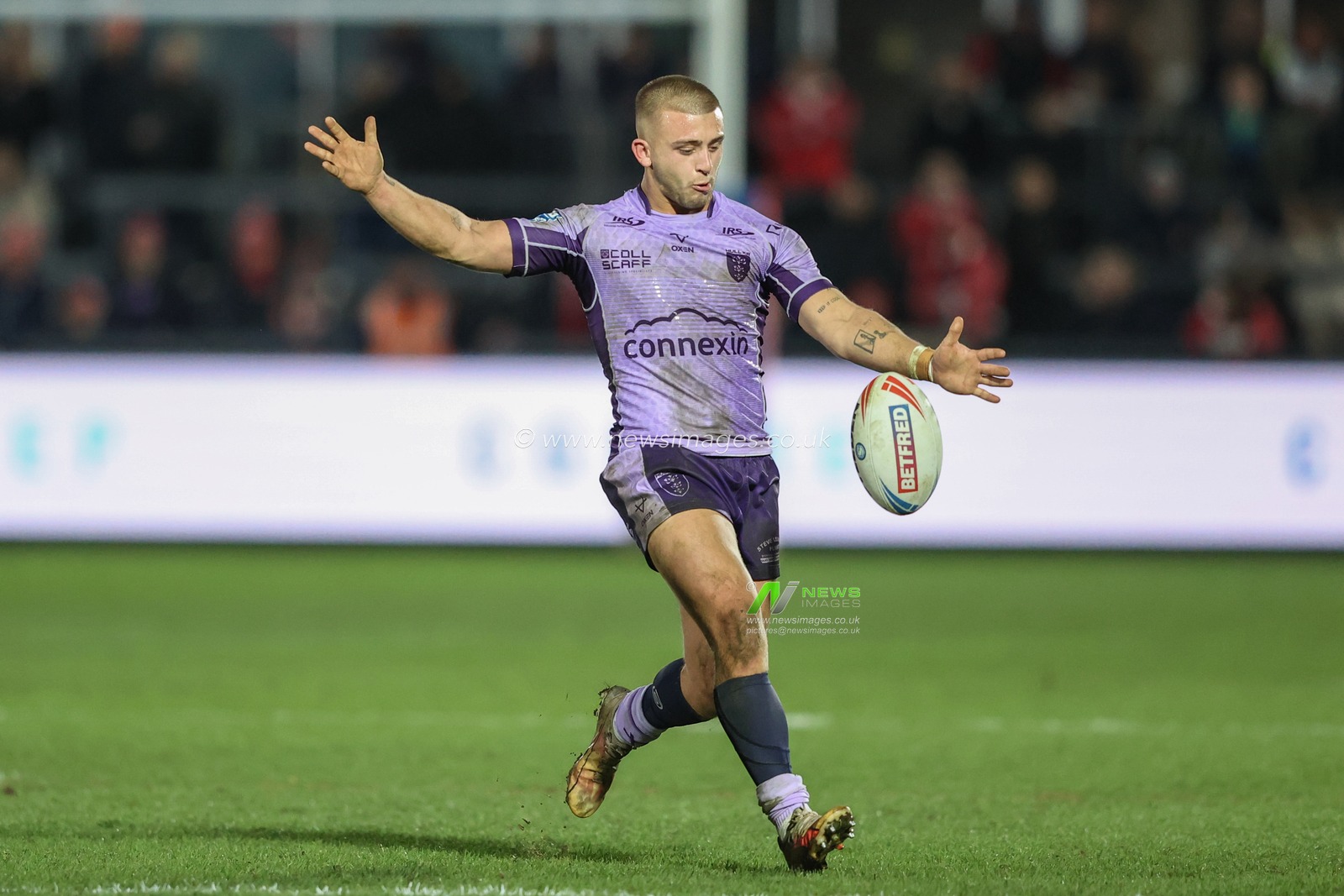 Mikey Lewis of Hull KR in action during the game during the Betfred Super League Round 2 match Wakefield Trinity vs Hull KR at DIY Kitchens Stadium, Wakefield, United Kingdom, 20th February 2025

(Photo by Alfie Cosgrove/News Images)
