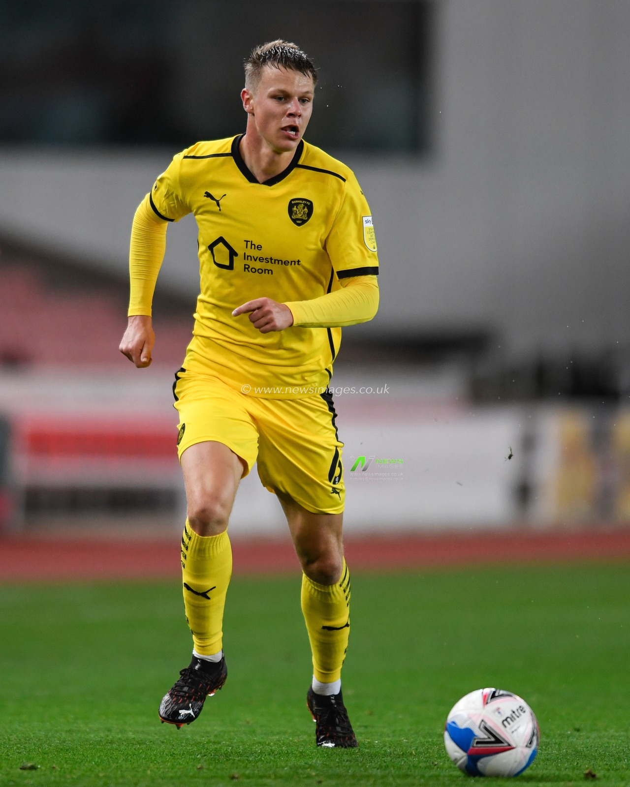 Mads Juel Andersen (6) of Barnsley runs forward with the ball