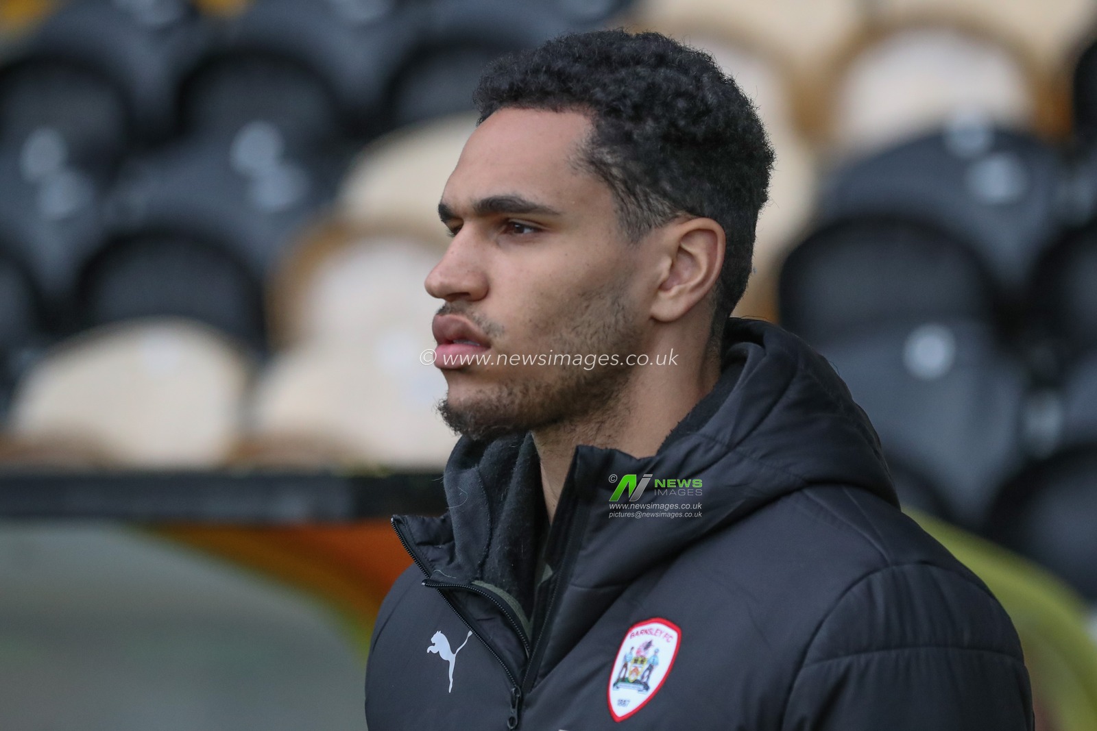 Jon Russell of Barnsley arrives during the Sky Bet League 1 match Burton Albion vs Barnsley at Pirelli Stadium, Burton upon Trent, United Kingdom, 1st April 2024

(Photo by Alfie Cosgrove/News Images)