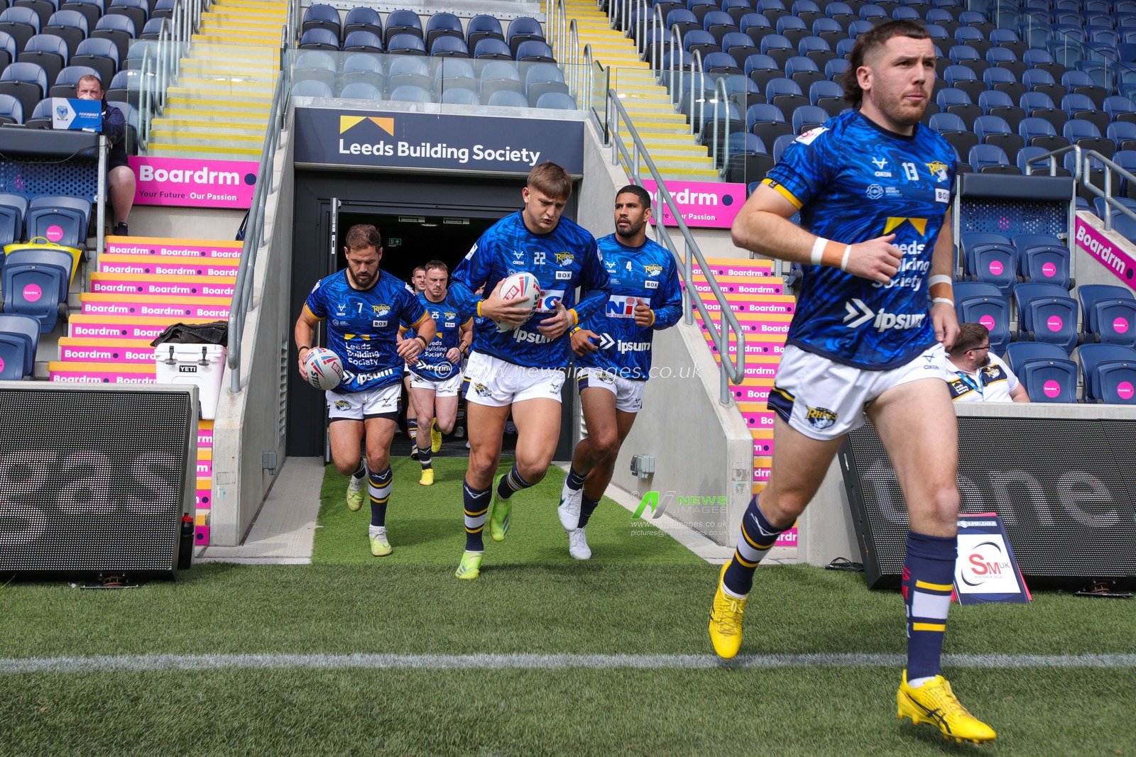 Cameron Smith #13 of Leeds Rhinos and his side head out for the warm up ahead of the Betfred Super League Round 22 match Leeds Rhinos vs Warrington Wolves at Headingley Stadium, Leeds, United Kingdom, 20th August 2023

(Photo by James Heaton/News Images)