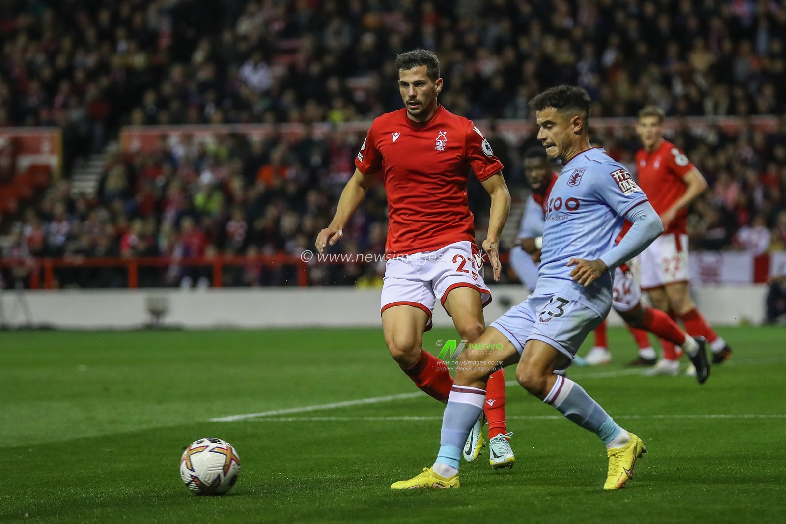 Philippe Coutinho #23 of Aston Villa passes the ball during the Premier League match Nottingham Forest vs Aston Villa at City Ground, Nottingham, United Kingdom, 10th October 2022

(Photo by Gareth Evans/News Images)