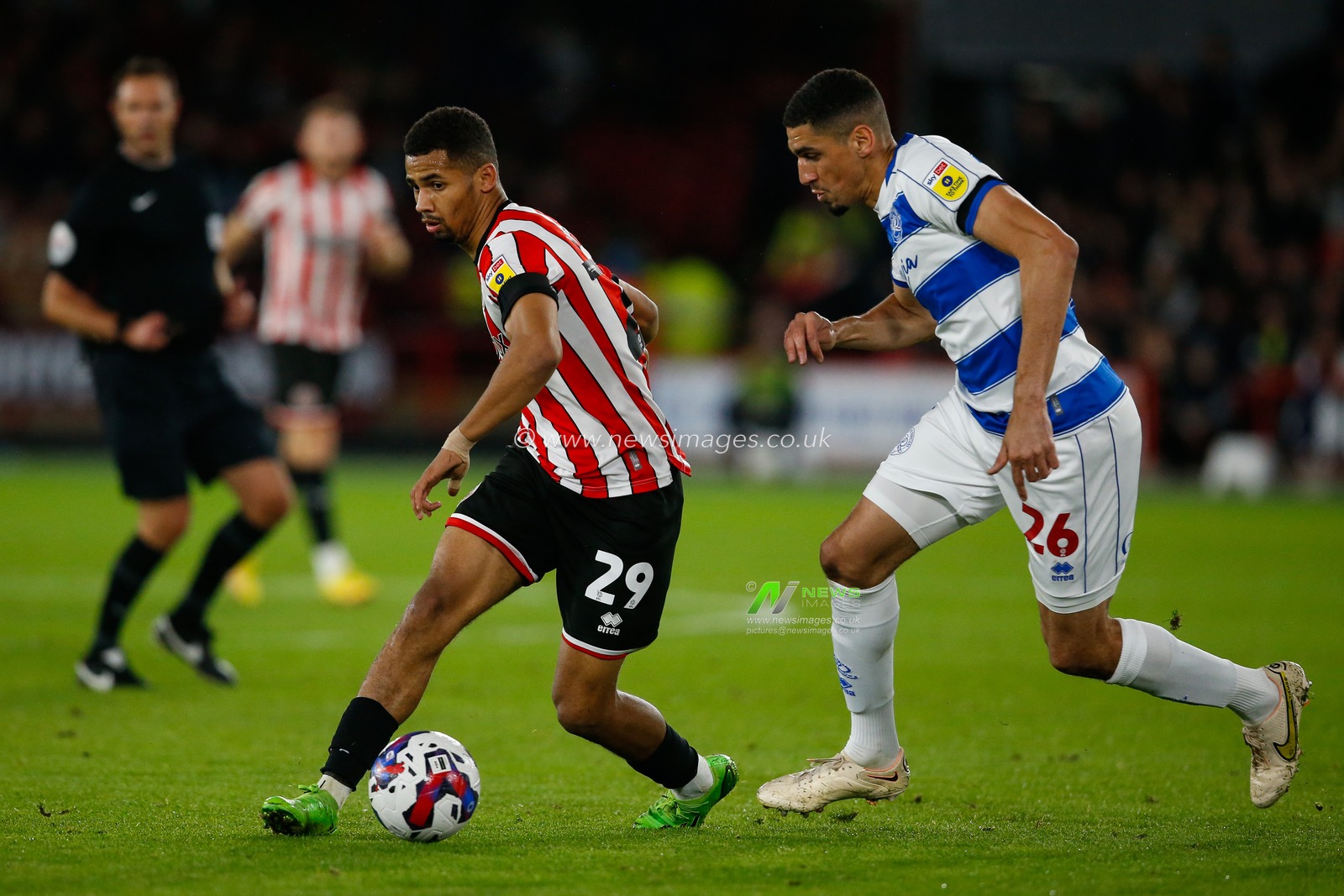 Iliman Ndiaye #29 of Sheffield United and Leon Balogun #26 of QPR during the Sky Bet Championship match Sheffield United vs Queens Park Rangers at Bramall Lane, Sheffield, United Kingdom, 4th October 2022

(Photo by Ben Early/News Images)