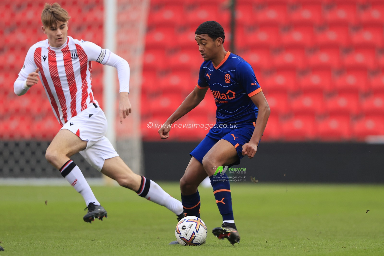 Jaden Jones of Blackpool in action during  the FA Youth Cup Third Round Proper match Stoke City U18 vs Blackpool U18 at Bet365 Stadium, Stoke-on-Trent, United Kingdom, 17th December 2022

(Photo by Conor Molloy/News Images)