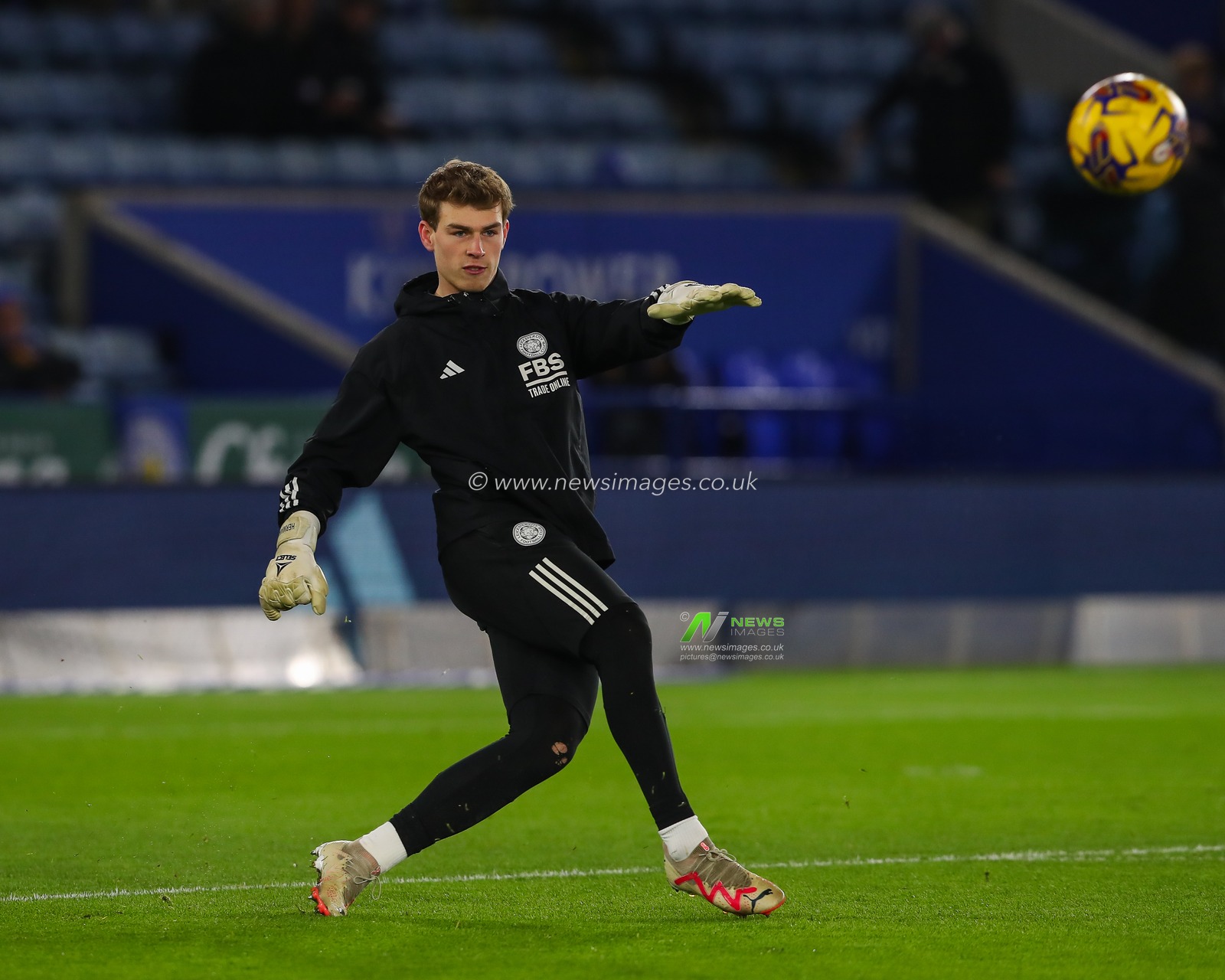 Mads Hermansen #30 of Leicester City during the pre-game warmup ahead of the Sky Bet Championship match Leicester City vs Millwall at King Power Stadium, Leicester, United Kingdom, 13th December 2023

(Photo by Gareth Evans/News Images)