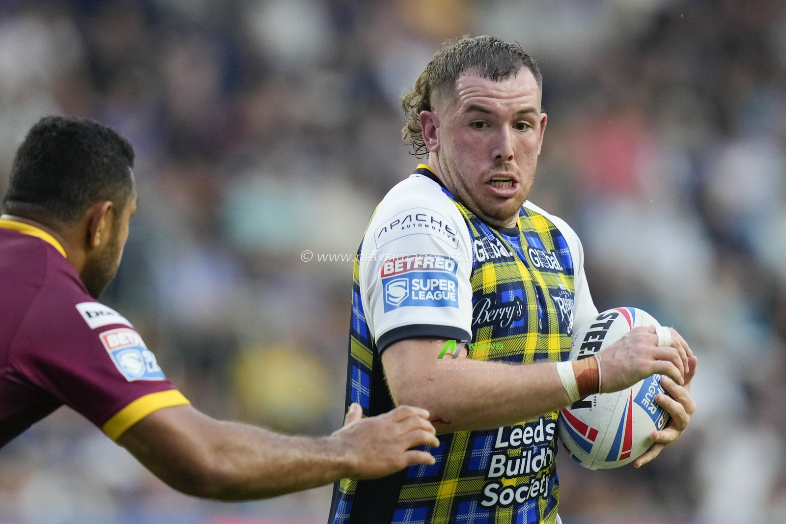 Cameron Smith #13 of Leeds Rhinos makes a break during the Betfred Super League Round 16 match Leeds Rhinos vs Huddersfield Giants at Headingley Stadium, Leeds, United Kingdom, 23rd June 2023

(Photo by Steve Flynn/News Images)