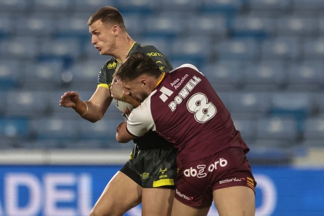 Ash Handley of Leeds Rhinosis tackled by Tristan Powell of Huddersfield Giants during the Betfred Super League round 8 match Huddersfield Giants vs Leeds Rhinos at Accu Stadium, Huddersfield, United Kingdom on 17 April 2026

(Photo by Mark Cosgrove/News Images)