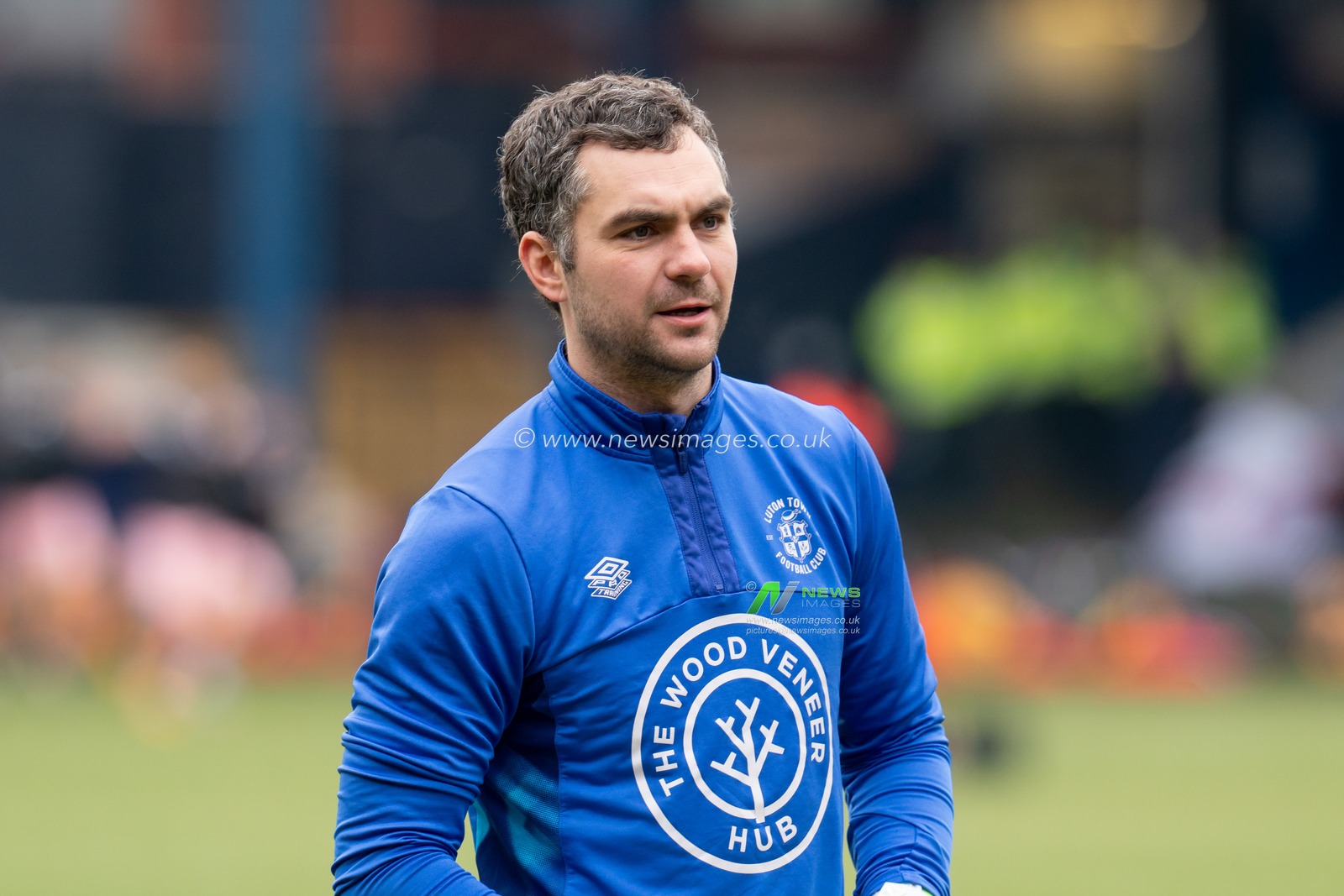 James Shea #1 of Luton Town warming up prior to the Emirates FA Cup Fourth Round match Luton Town vs Grimsby Town at Kenilworth Road, Luton, United Kingdom, 28th January 2023

(Photo by Richard Washbrooke/News Images)