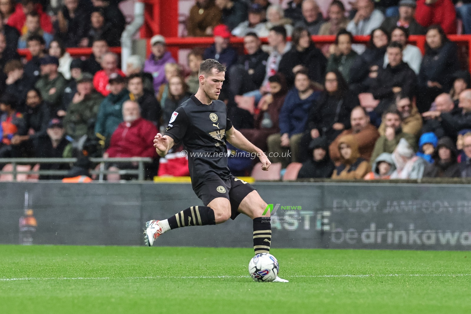Jamie McCart #26 of Barnsley during the Sky Bet League 1 match Leyton Orient vs Barnsley at Matchroom Stadium, London, United Kingdom, 21st October 2023

(Photo by Mark Cosgrove/News Images)
