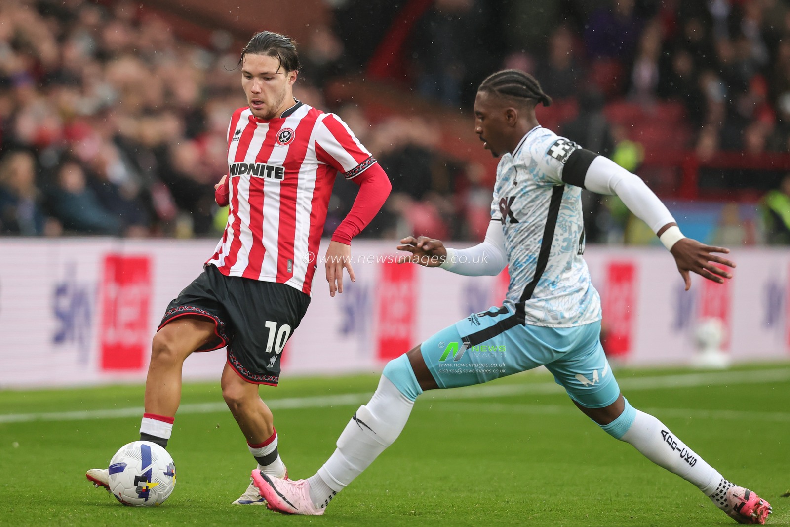 Callum O'Hare of Sheffield United in action during the Sky Bet Championship match Sheffield United vs Charlton Athletic at Bramall Lane, Sheffield, United Kingdom, 20th September 2025

(Photo by Richard Bierton/News Images)