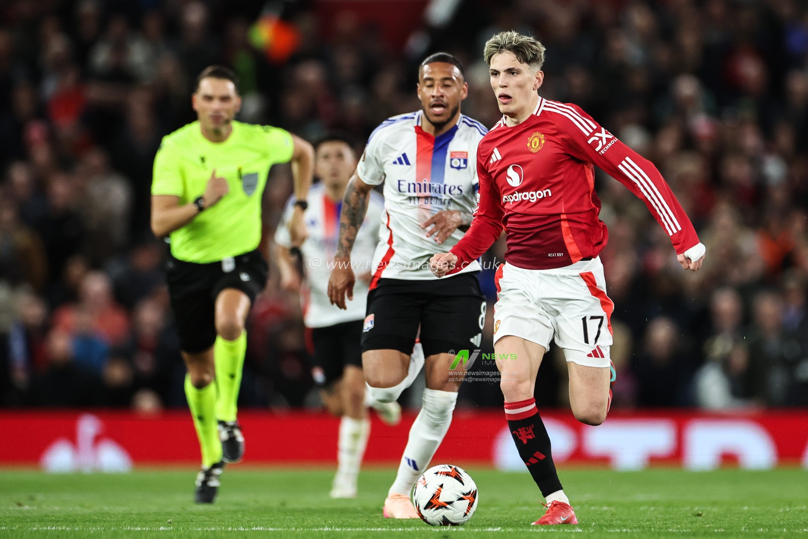 Alejandro Garnacho of Manchester United breaks with the ball during the UEFA Europa League Quarter-finals match Manchester United vs Lyon at Old Trafford, Manchester, United Kingdom, 17th April 2025

(Photo by Mark Cosgrove/News Images)