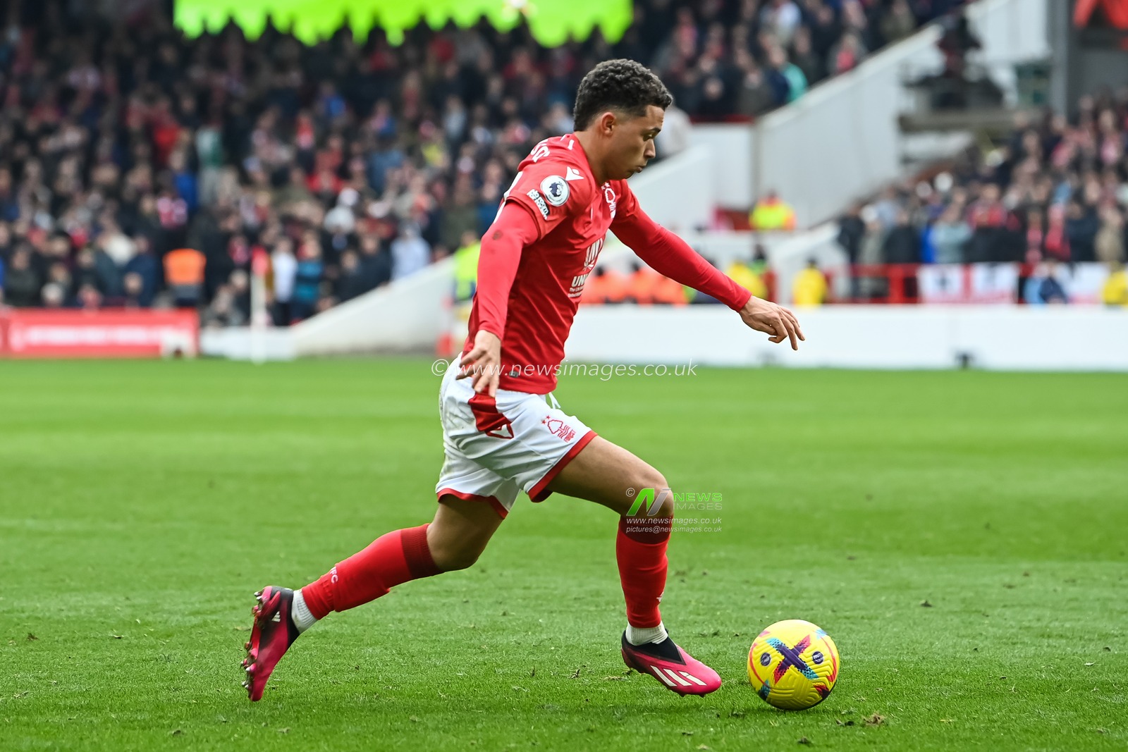 Brennan Johnson #20 of Nottingham Forest makes a break with the ball during the Premier League match Nottingham Forest vs Everton at City Ground, Nottingham, United Kingdom, 4th March 2023

(Photo by Craig Thomas/News Images)