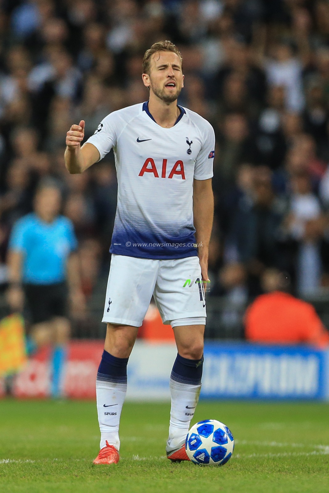 3rd October 2018, Wembley Stadium, London, England; UEFA Champions League, Tottenham v Barcelona ; Harry Kane (10) of Tottenham 

Credit: Mark Cosgrove/News Images
