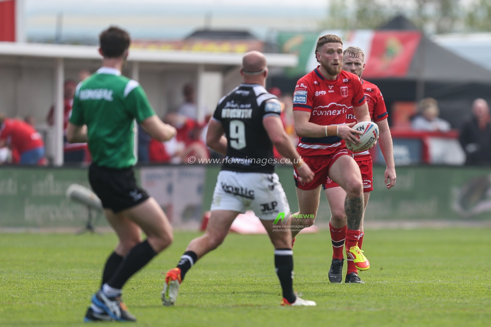 Rowan Milnes #21 of Hull KR makes a run with the ball