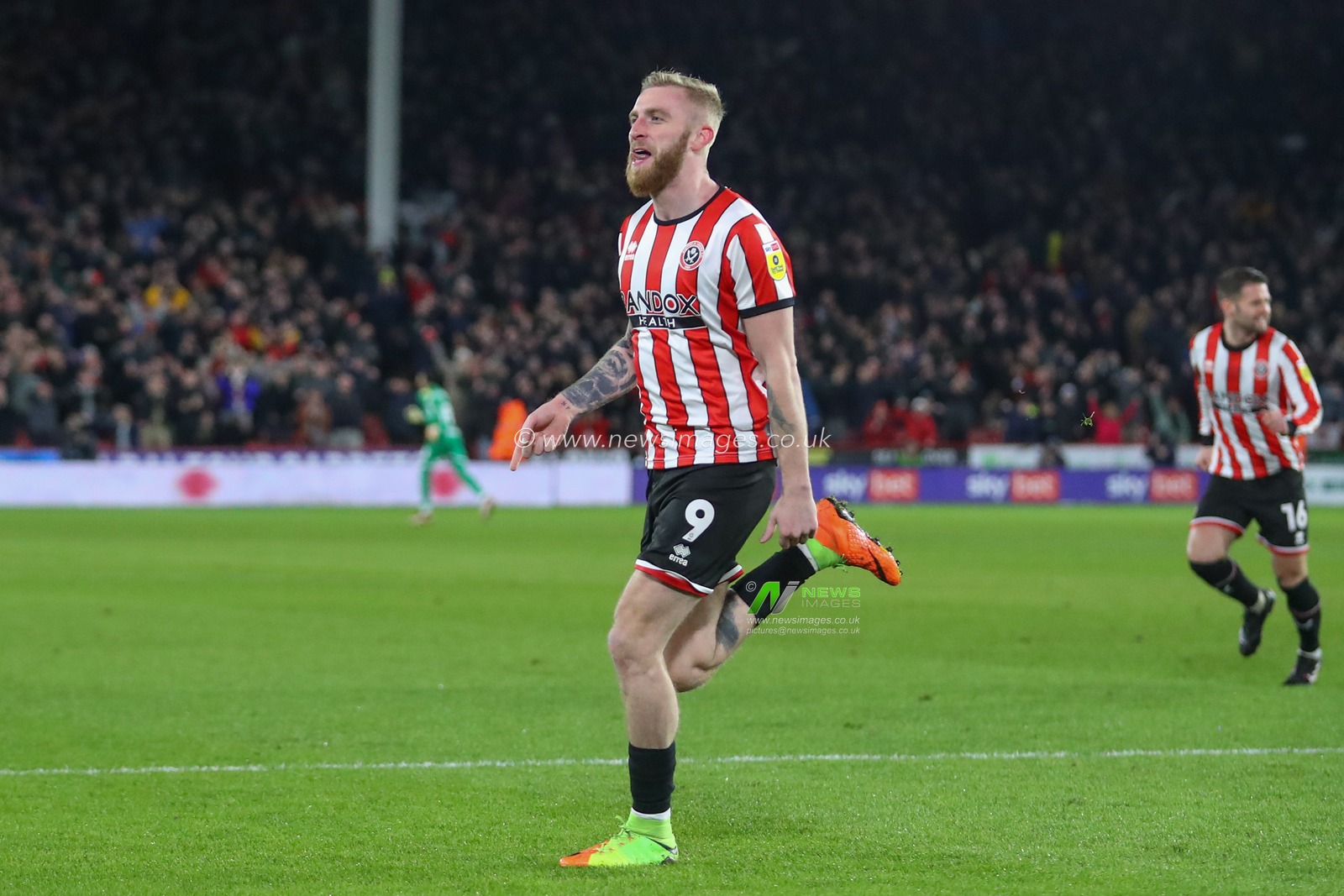 Oliver McBurnie #9 of Sheffield United celebrates his goal to make it 1-0 during the Sky Bet Championship match Sheffield United vs Middlesbrough at Bramall Lane, Sheffield, United Kingdom, 15th February 2023

(Photo by Gareth Evans/News Images)