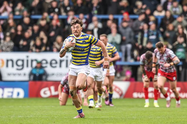 Matty Ashton of Warrington Wolves breaks with the ball to go over for a solo try during the Betfred Super League round 7 match Warrington Wolves vs Leigh Leopards at The Halliwell Jones Stadium, Warrington, United Kingdom on 04 April 2026

(Photo by Alfie Cosgrove/News Images)