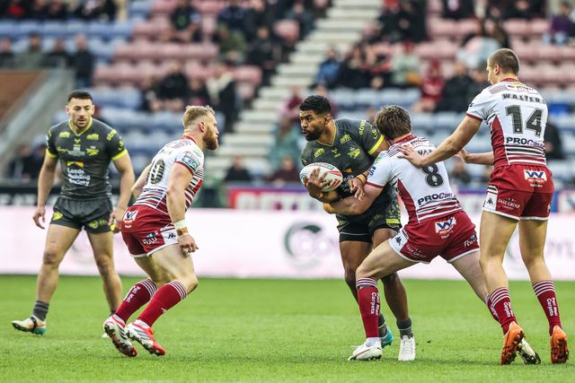 Kallum Watkins of Leeds Rhinos is tackled by Ethan Havard of Wigan Warriors during the Betfred Super League round 11 match Wigan Warriors vs Leeds Rhinos at The Brick Community Stadium, Wigan, United Kingdom on 15 May 2026

(Photo by Alfie Cosgrove/News Images)
