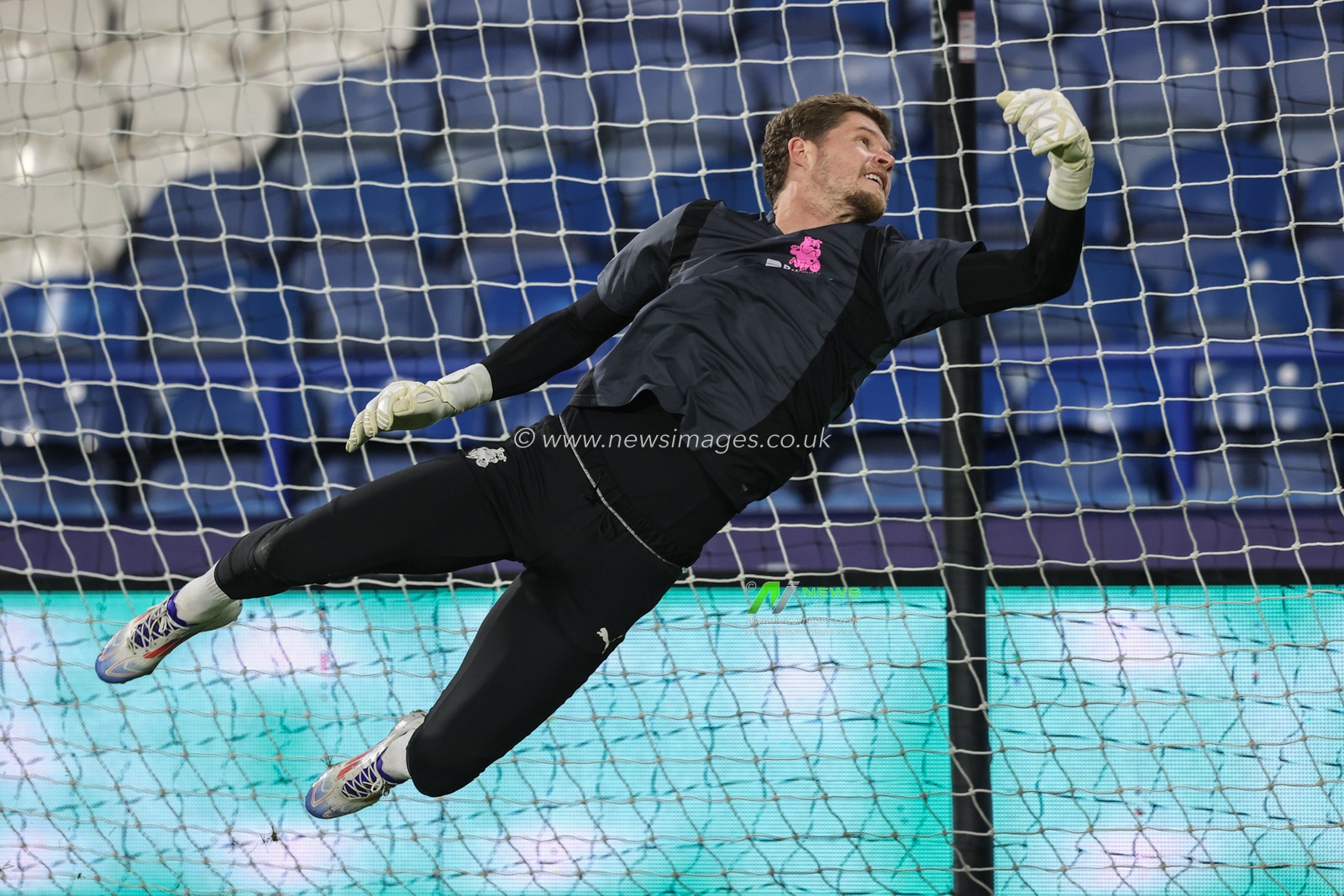 Ben Killip of Barnsley in the pregame warmup session during the Bristol Street Motors Trophy match Huddersfield Town vs Barnsley at John Smith's Stadium, Huddersfield, United Kingdom, 8th October 2024

(Photo by Alfie Cosgrove/News Images)