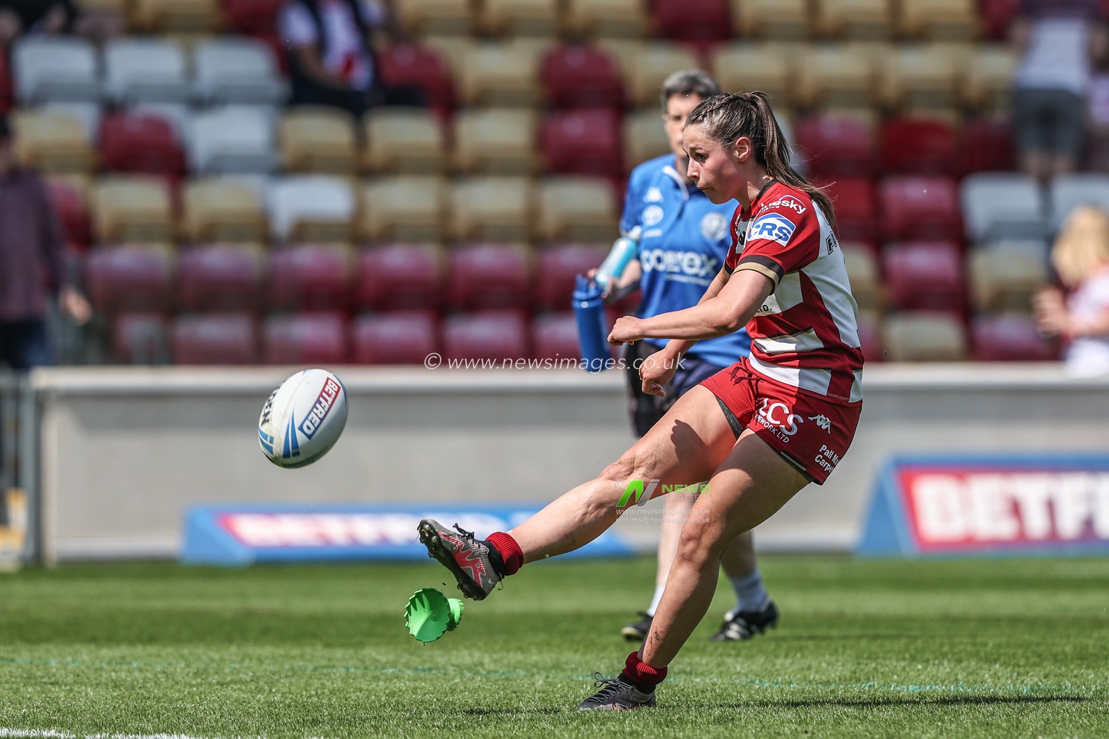 Jenna Foubister of Wigan Warriors converts for a goal during the Betfred Women's Challenge Cup Cup Semi-final match Leeds Rhinos vs Wigan Warriors at LNER Community Stadium, York, United Kingdom, 10th May 2025

(Photo by Alfie Cosgrove/News Images)