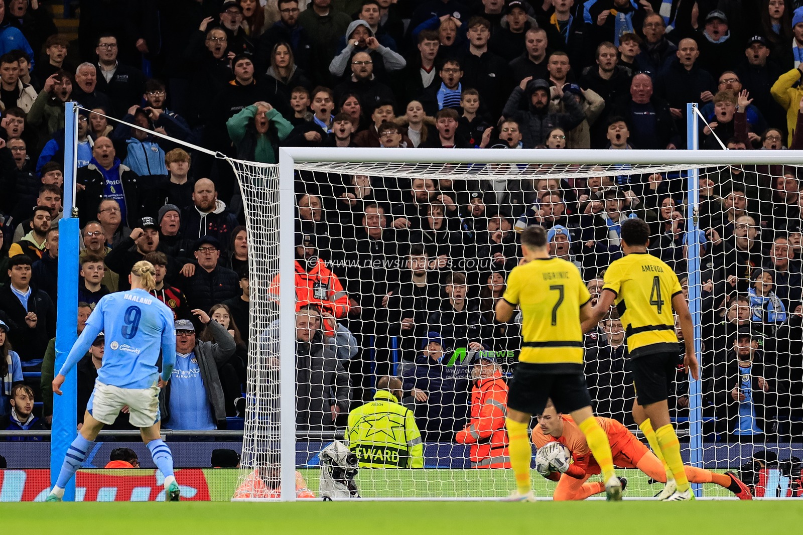Anthony Racioppi #1 of Young Boys saves a shot from Erling Haaland #9 of Manchester City during the UEFA Champions League match Manchester City vs Young Boys at Etihad Stadium, Manchester, United Kingdom, 7th November 2023

(Photo by Conor Molloy/News Images)