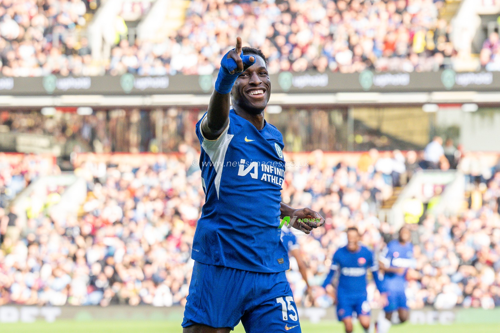 Nicolas Jackson #15 of Chelsea celebrates his goal to make it 4-1 during the Premier League match Burnley vs Chelsea at Turf Moor, Burnley, United Kingdom, 7th October 2023

(Photo by Craig Thomas/News Images)