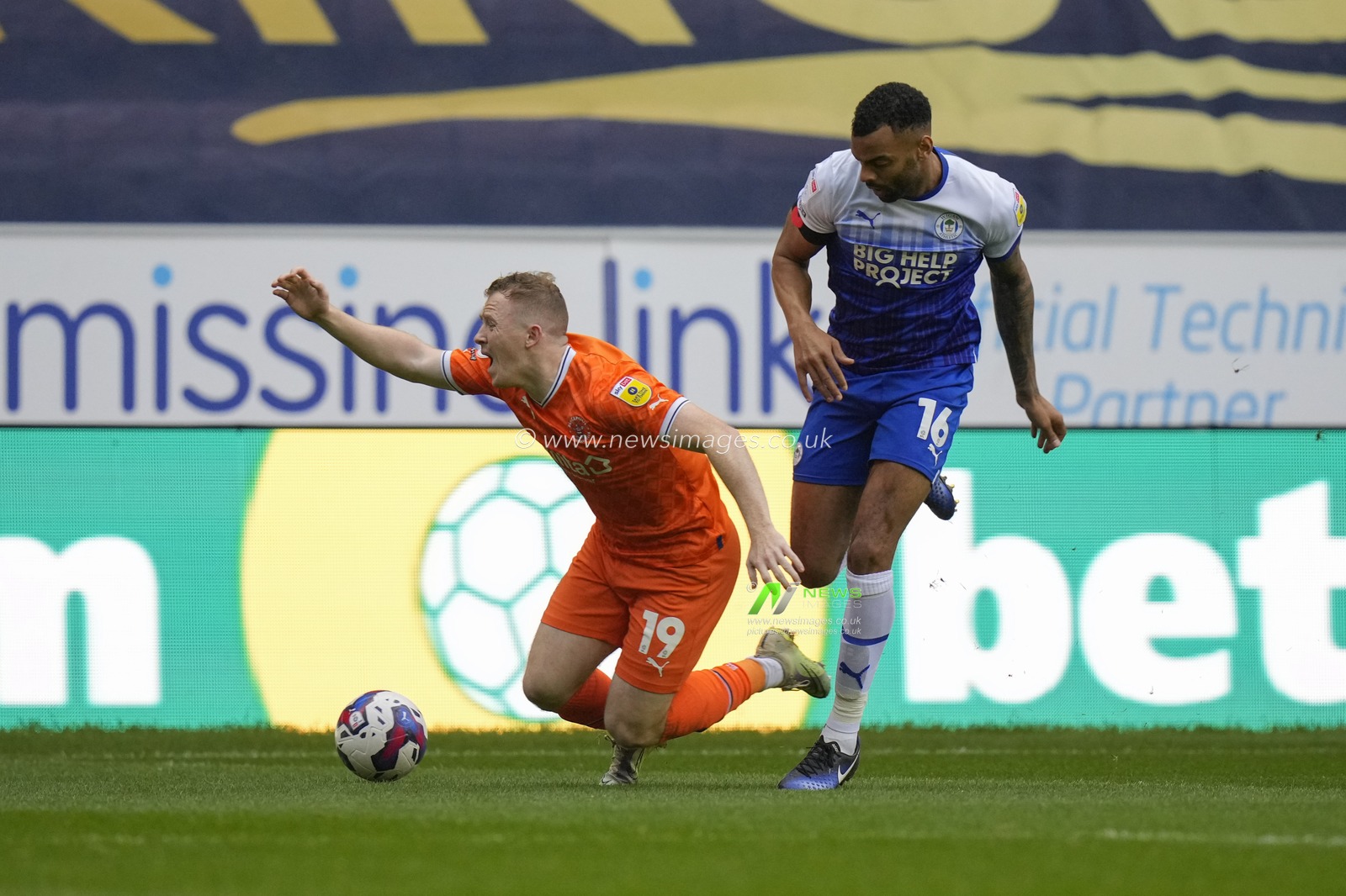 Shayne Lavery #19 of Blackpool goes down under a challenge from Curtis Tilt #16 of Wigan Athletic during the Sky Bet Championship match Wigan Athletic vs Blackpool at DW Stadium, Wigan, United Kingdom, 12th November 2022

(Photo by Steve Flynn/News Images)