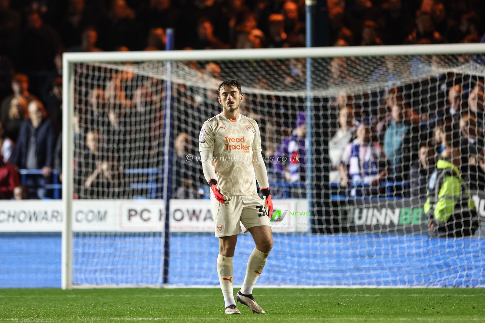Harry Tyrer of Blackpool during the Sky Bet League 1 match Peterborough United vs Blackpool at Weston Homes Stadium, Peterborough, United Kingdom, 22nd October 2024

(Photo by Mark Cosgrove/News Images)