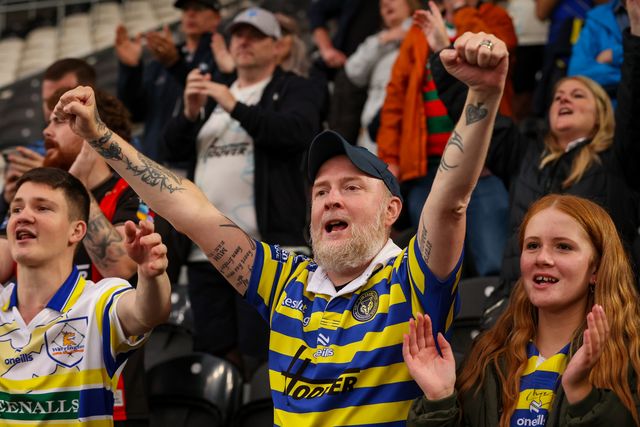 Warrington fans celebrate their team victory during the Betfred Super League round 25 match Hull FC vs Warrington Wolves at MKM Stadium, Hull, United Kingdom on 29 August 2026

(Photo by Alfie Cosgrove/News Images)