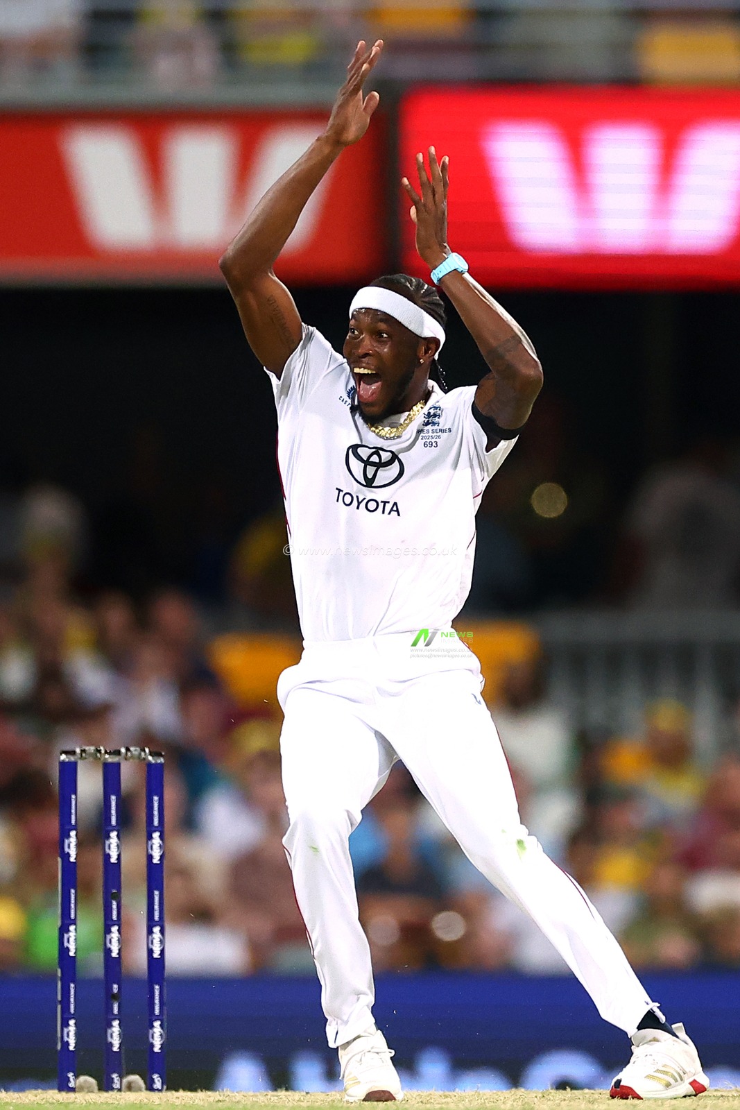 Jofra Archer of England appeals during the day 4 of the Second Test in the NRMA Insurance Ashes Series Australia vs England at The Gabba, Brisbane Cricket Ground, Brisbane, Australia, 7th December 2025

(Photo by Pat Hoelscher/News Images)

*** GER AUT SUI OUT ***