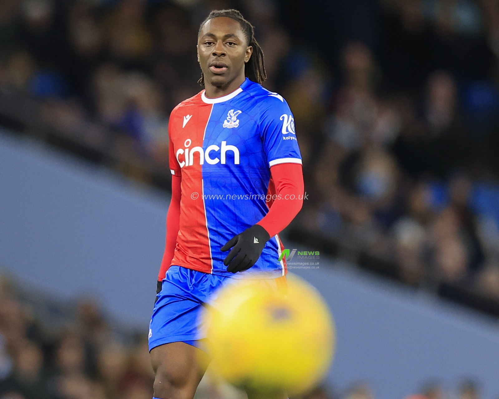 Eberechi Eze #10 of Crystal Palace during the Premier League match Manchester City vs Crystal Palace at Etihad Stadium, Manchester, United Kingdom, 16th December 2023

(Photo by Conor Molloy/News Images)