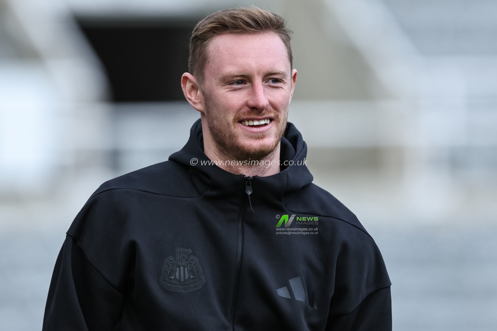 Sean Longstaff of Newcastle United arrives during the Premier League match Newcastle United vs Leicester City at St. James's Park, Newcastle, United Kingdom, 14th December 2024

(Photo by Mark Cosgrove/News Images)