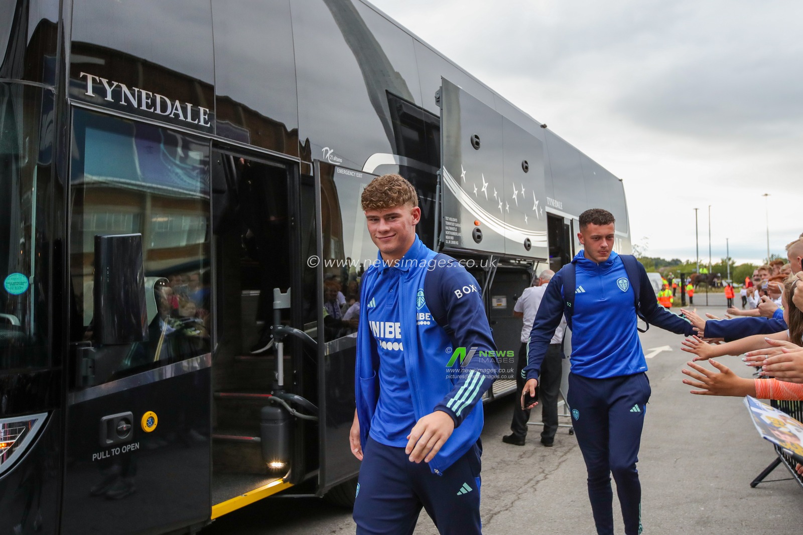 Charlie Cresswell #5 of Leeds United arrives at Elland Road Stadium ahead of the Carabao Cup match Leeds United vs Shrewsbury Town at Elland Road, Leeds, United Kingdom, 9th August 2023

(Photo by James Heaton/News Images)