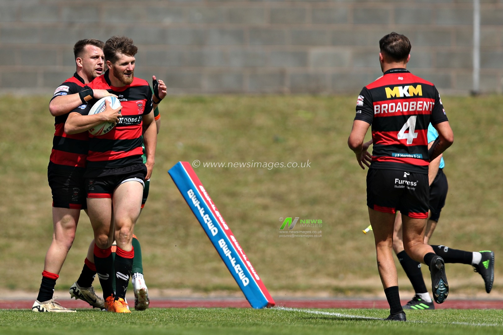 Ryan Shaw of Barrow Raiders celebrates his try during the Betfred Championship match Hunslet RLFC vs Barrow Raiders at South Leeds Stadium, Leeds, United Kingdom, 22nd June 2025

(Photo by Sam Eaden/News Images)