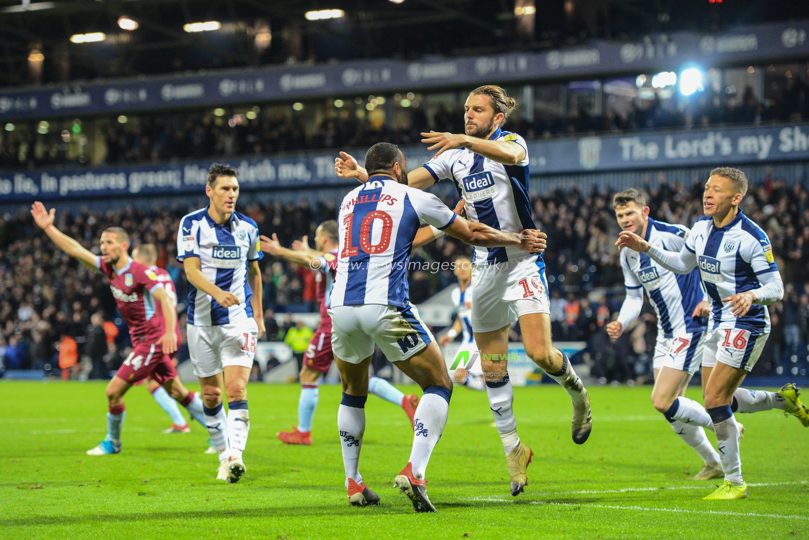 7th December 2018, The Hawthorns, West Bromwich, England; Sky Bet Championship, West Bromwich Albion v Aston Villa ; Jay Rodriguez (19) of West Bromwich Albion with the equilizer 


Credit: Gareth Dalley/News Images

English Football League images are subject to DataCo Licence