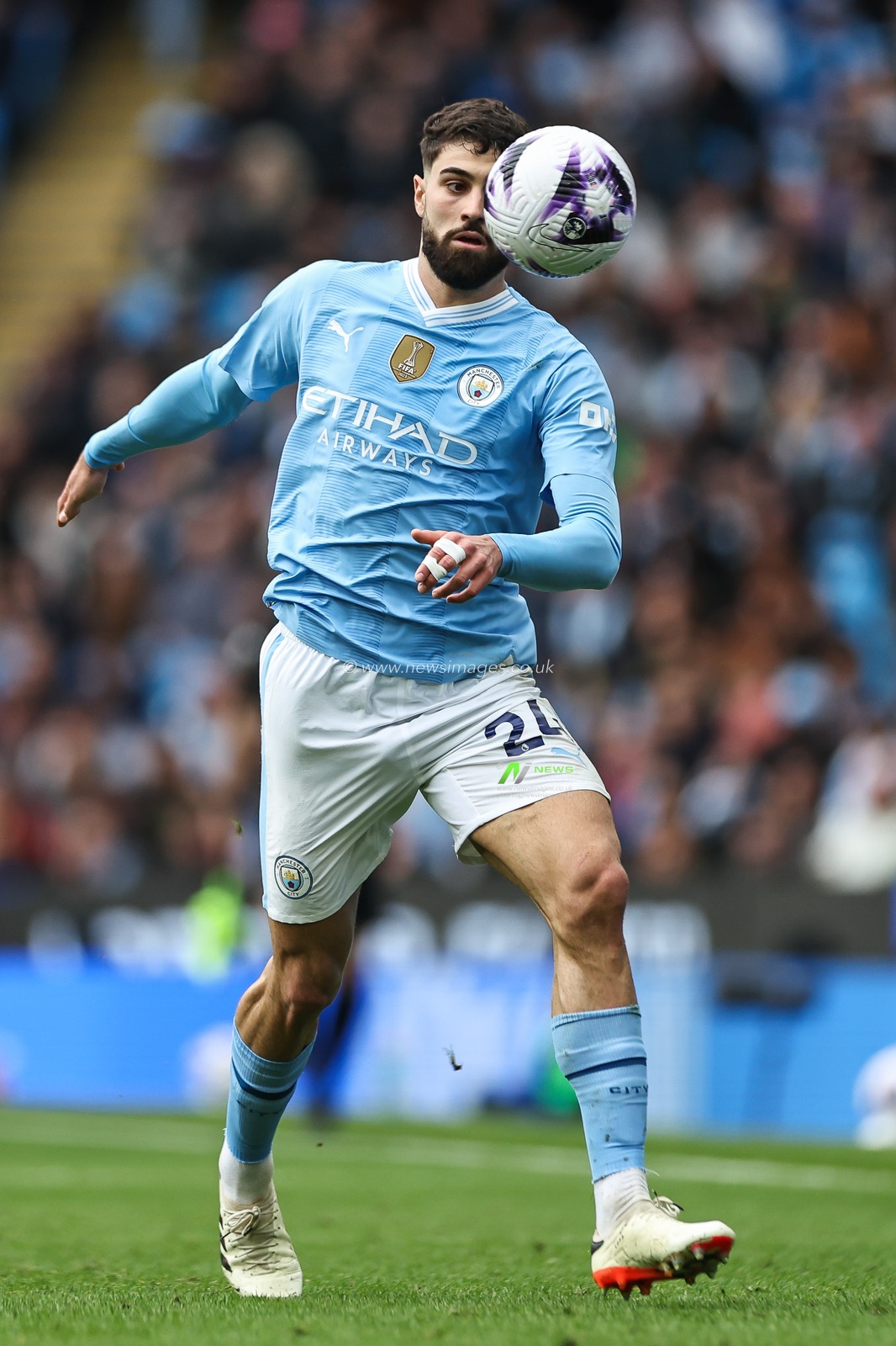 JoÅ¡ko Gvardiol of Manchester City in action during the Premier League match Manchester City vs Arsenal at Etihad Stadium, Manchester, United Kingdom, 31st March 2024

(Photo by Mark Cosgrove/News Images)