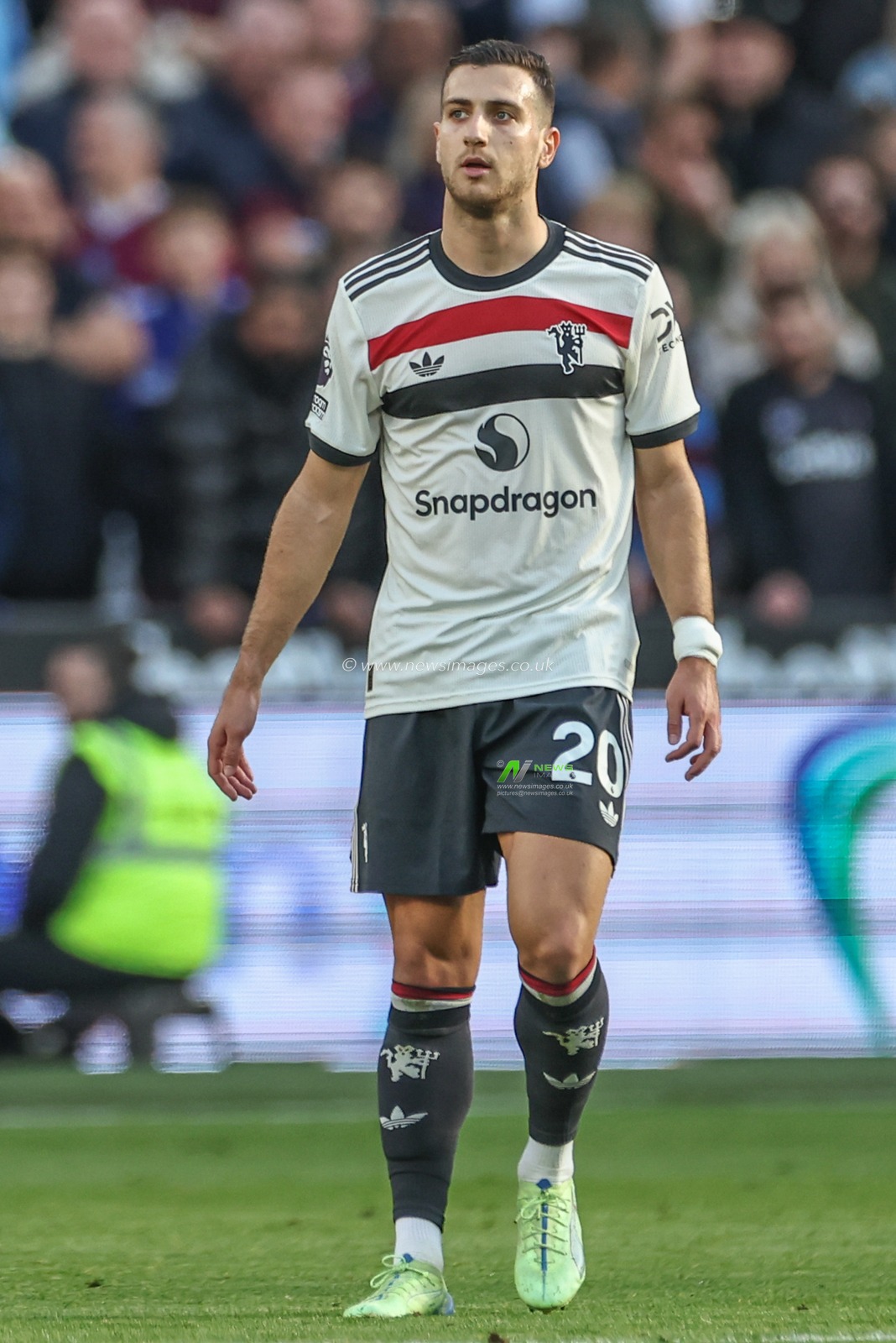 Diogo Dalot of Manchester United during the Premier League match West Ham United vs Manchester United at London Stadium, London, United Kingdom, 27th October 2024

(Photo by Mark Cosgrove/News Images)