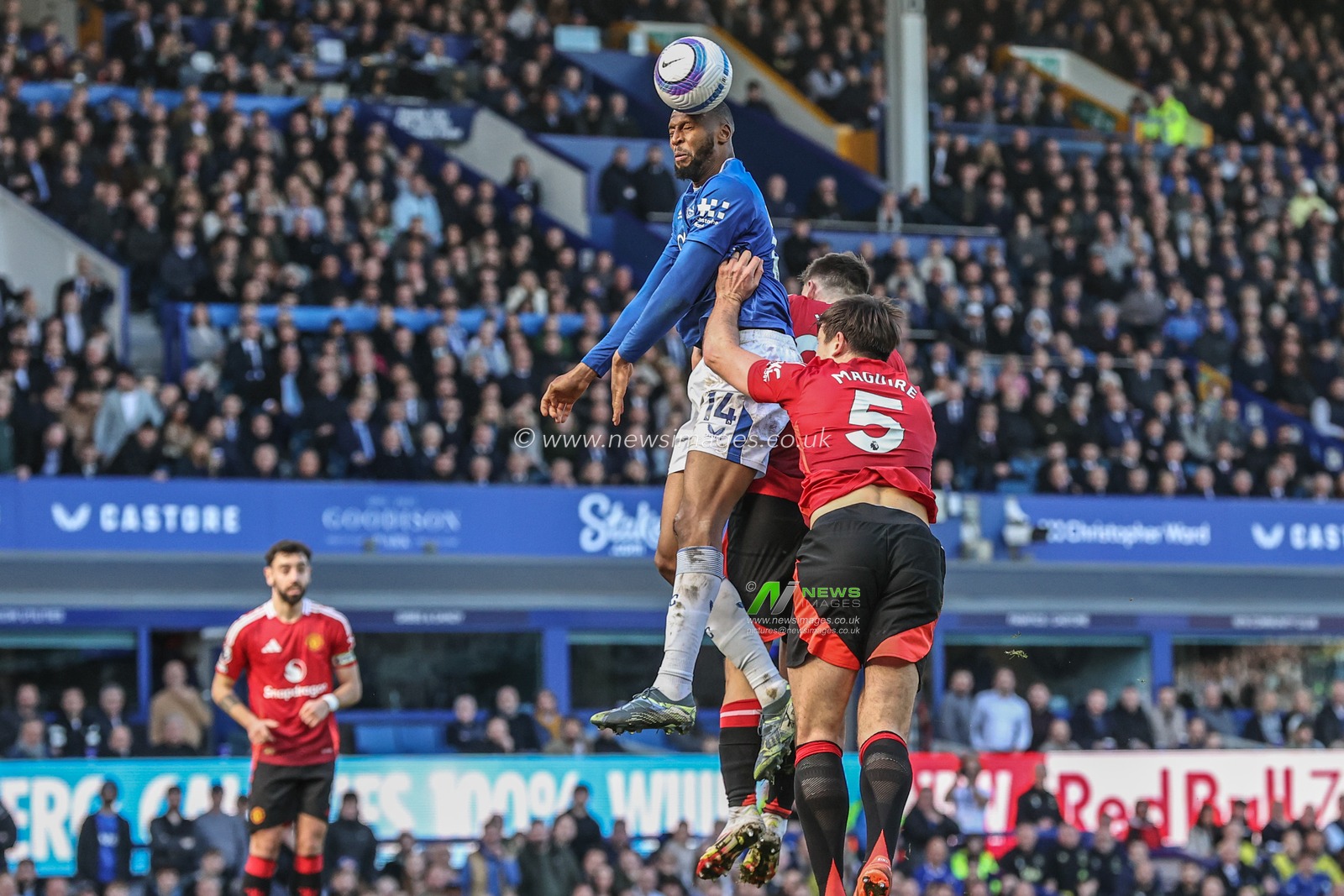 Beto of Everton just misses the ball for a chance on goal during the Premier League match Everton vs Manchester United at Goodison Park, Liverpool, United Kingdom, 22nd February 2025

(Photo by Alfie Cosgrove/News Images)