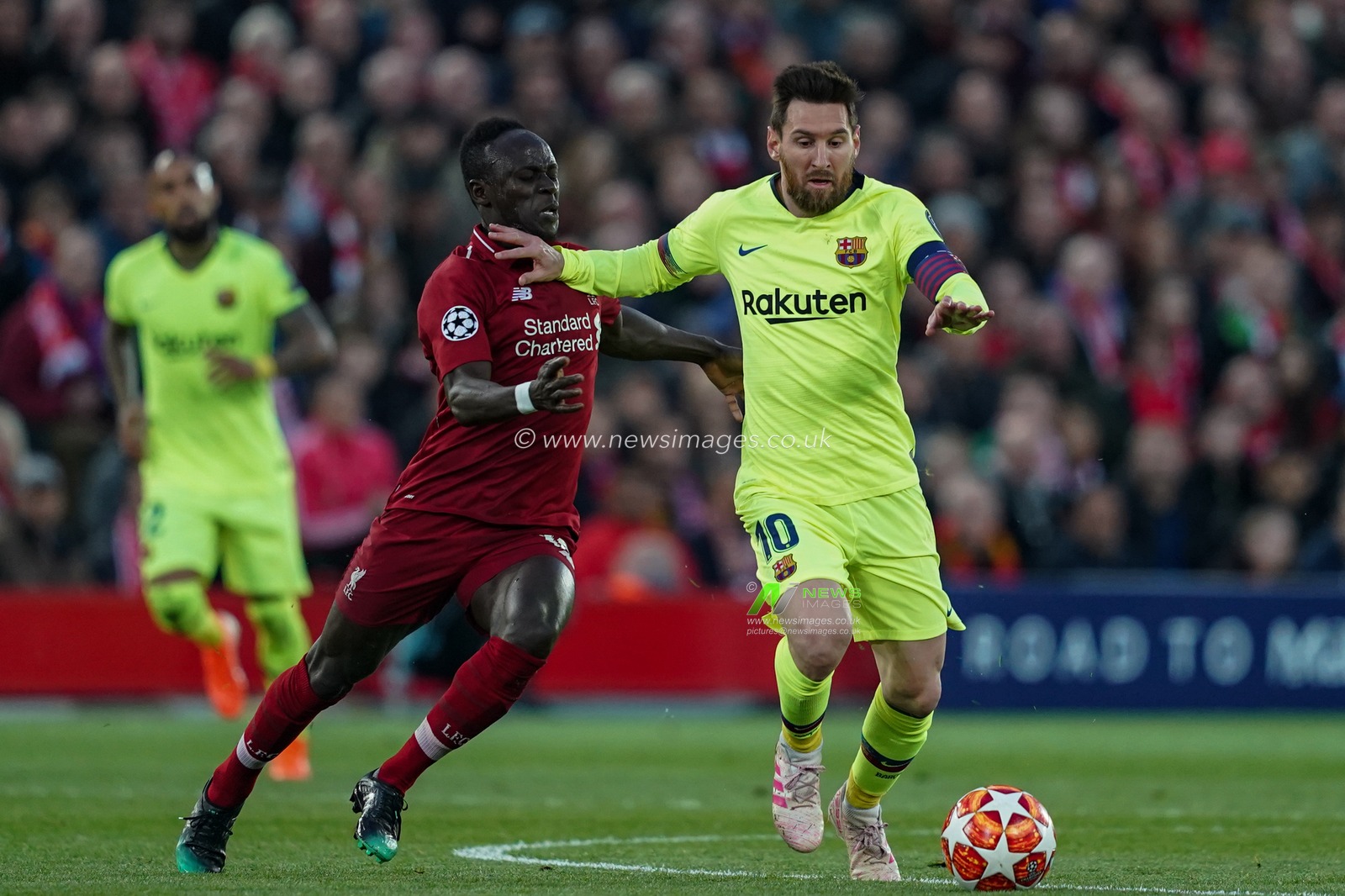 7th May 2019 , Anfield Stadium, Liverpool, England;  UEFA Champions League Semi Final, Second Leg, Liverpool FC vs FC Barcelona ; Lionel Messi (10) of Barcelona holds off Sadio Mane (10) of Liverpool 


Credit: Terry Donnelly/News Images