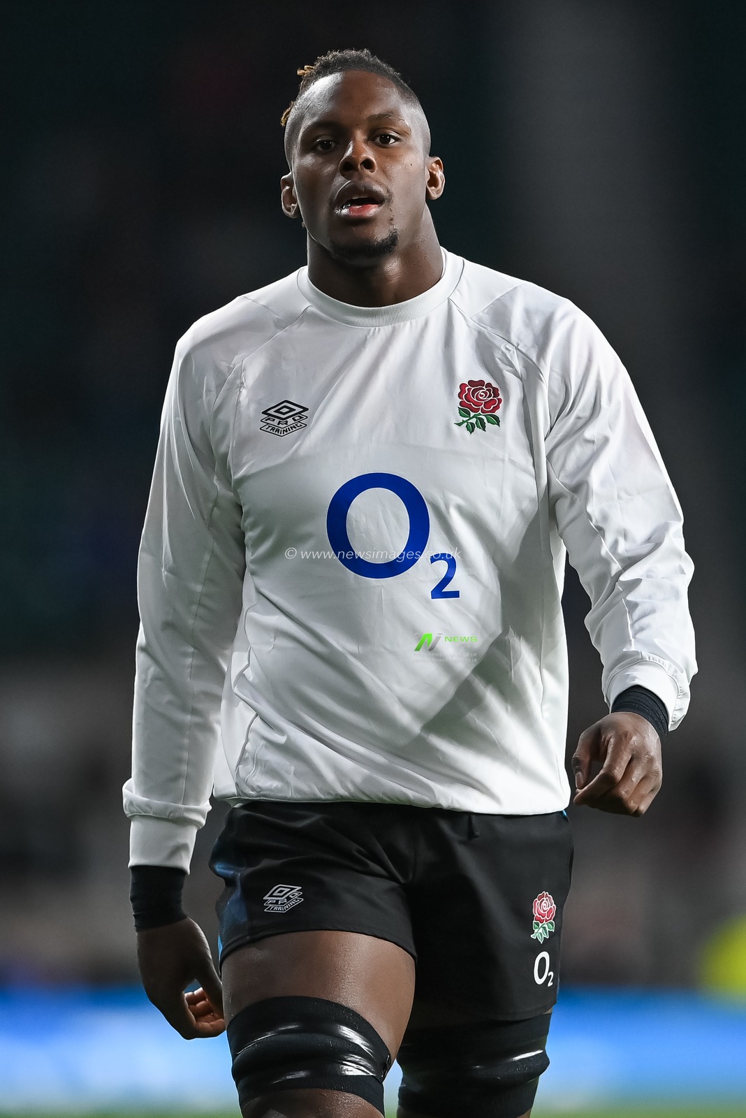 Maro Itoie of England during pre match warm up ahead of the Autumn internationals match England vs New Zealand at Twickenham Stadium, Twickenham, United Kingdom, 19th November 2022

(Photo by Craig Thomas/News Images)