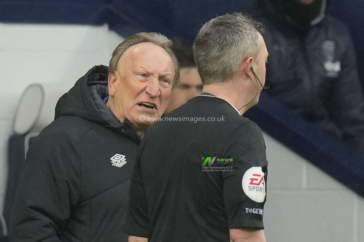 Neil Warnock manager of Huddersfield Town shouts at the assistant refereee during the Sky Bet Championship match West Bromwich Albion vs Huddersfield Town at The Hawthorns, West Bromwich, United Kingdom, 11th March 2023

(Photo by Steve Flynn/News Images)