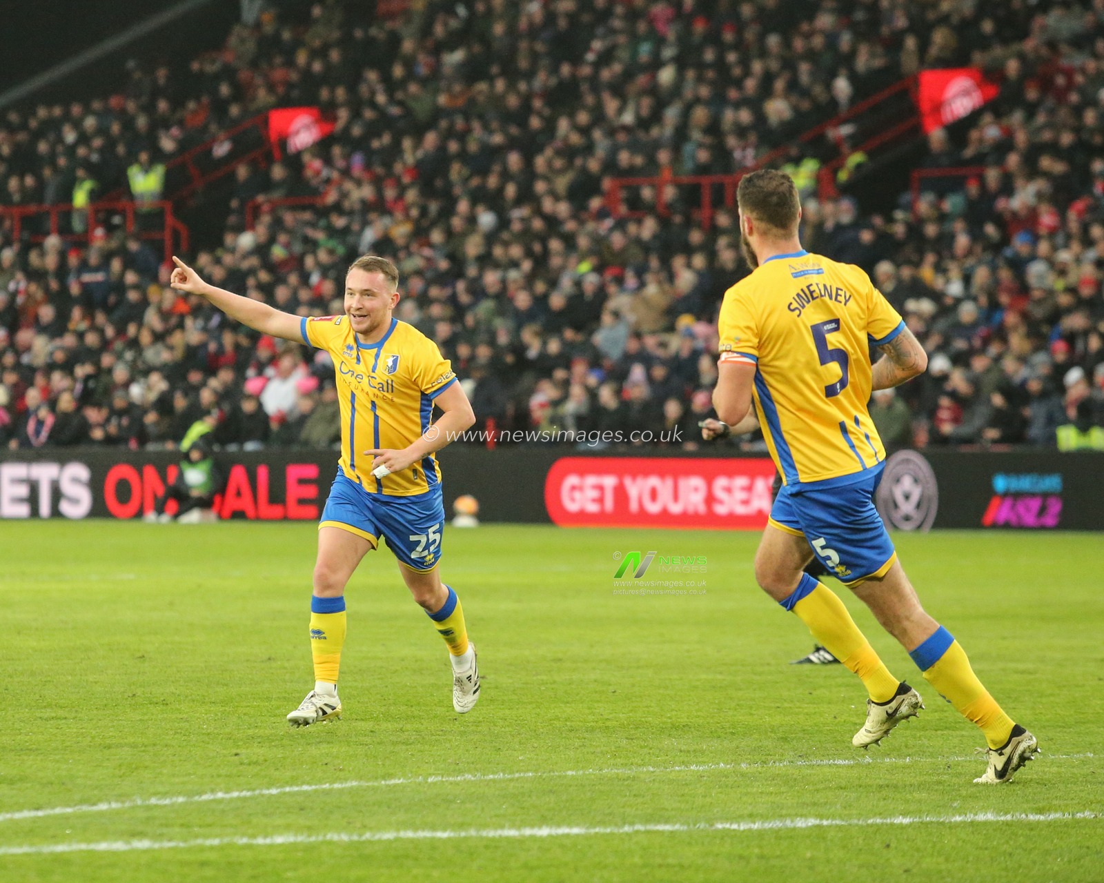 Louis Reed of Mansfield Town celebrates his goal to make it 0-1 during the Emirates FA Cup Third Round match Sheffield United vs Mansfield Town at Bramall Lane, Sheffield, United Kingdom, 11th January 2026

(Photo by Richard Bierton/News Images)