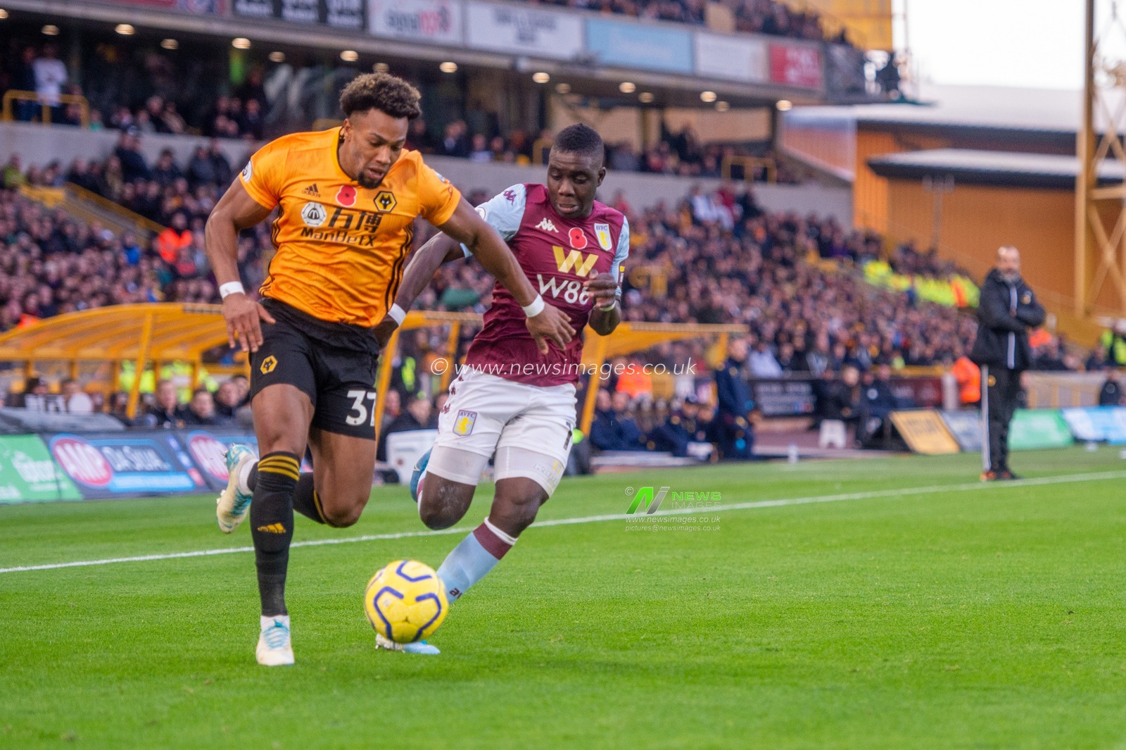 10th November 2019, Molineux, Wolverhampton, England; Premier League, Wolverhampton Wanderers v Aston Villa : Adama Traore (37) of Wolverhampton Wanderers out paces Marvelous Nakamba (11) of Aston Villa on the wing

Credit: Gareth Dalley/News Images