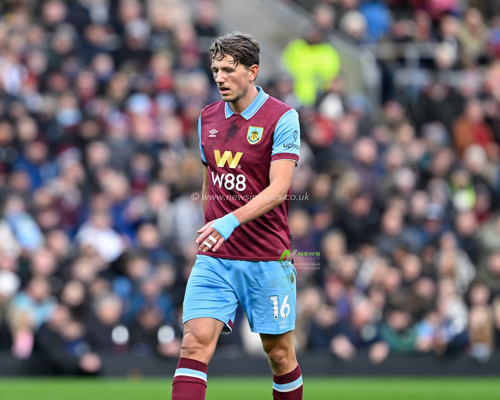 Sander Berge of Burnley, during the Premier League match Burnley vs Fulham at Turf Moor, Burnley, United Kingdom, 3rd February 2024

(Photo by Cody Froggatt/News Images)