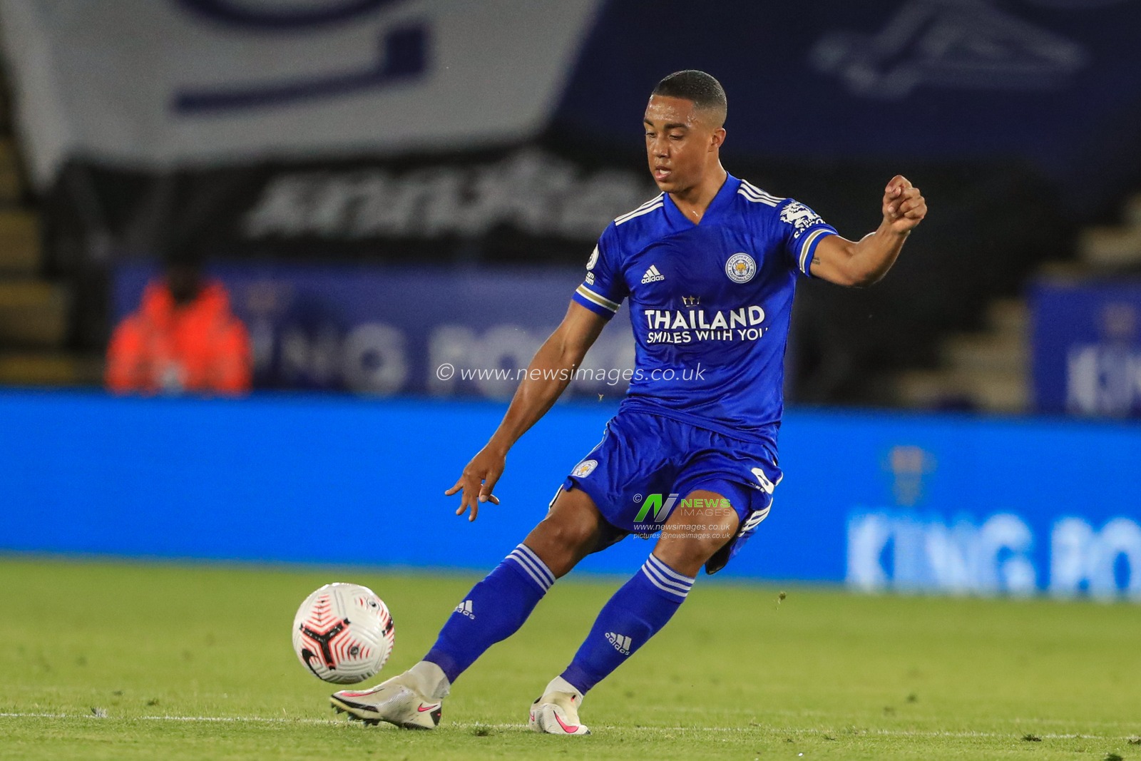 Youri Tielemans (8) of Leicester City looks to take a shot on goal