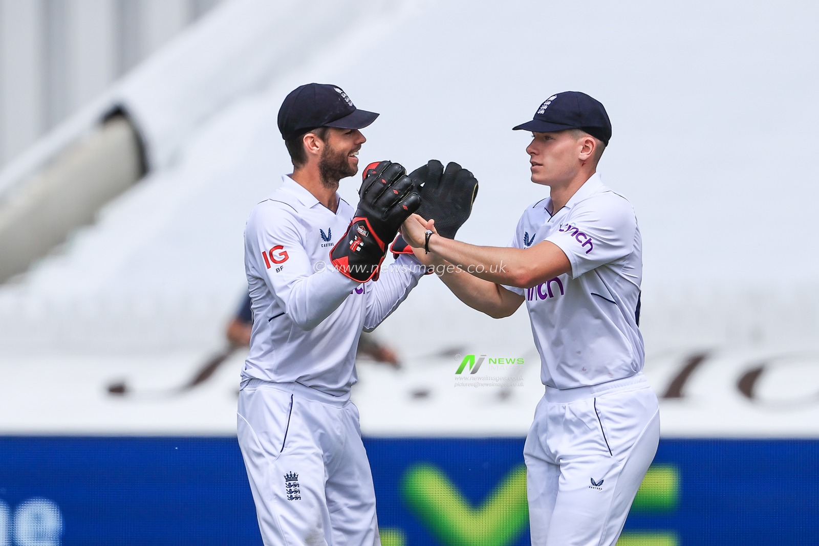 Matthew Potts of England celebrates his catch with Ben Foakes