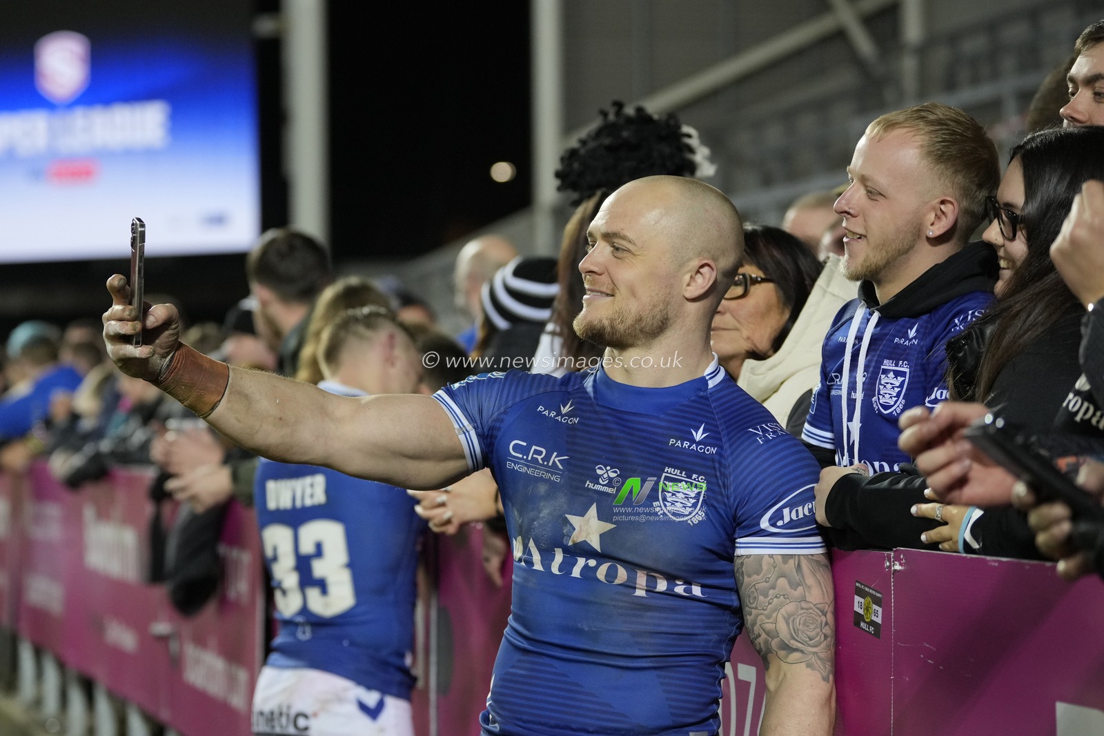 Adam Swift #2 of Hull FC posses for a selfie with a fan after the Betfred Super League Round 5 match St Helens vs Hull FC at Totally Wicked Stadium, St Helens, United Kingdom, 17th March 2023

(Photo by Steve Flynn/News Images)